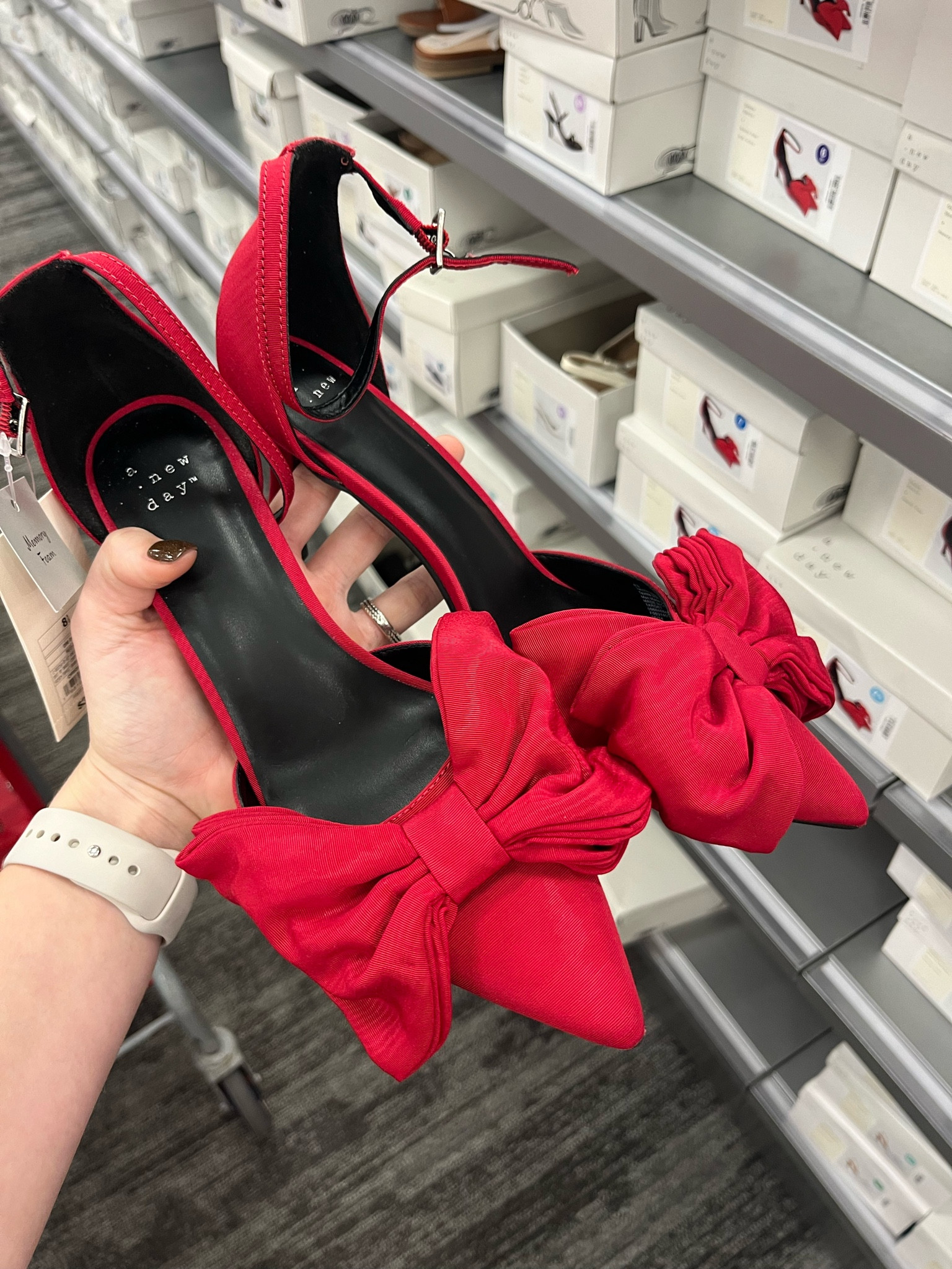 The prettiest heels for the holiday from target! They come in several colors, but I love this red for Christmas!


Heels
Holiday heels 

#LTKShoeCrush #LTKStyleTip #LTKFindsUnder50
