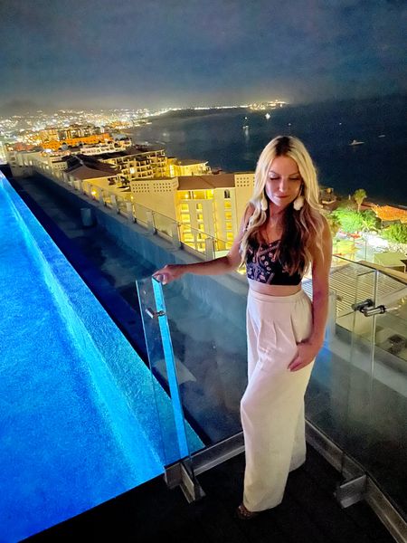 That view though 😍 

The perfect outfit for a night in Cabo! #linenpamts #resortwear #cabo #mexico #vacationstyle

#LTKstyletip #LTKtravel #LTKunder100