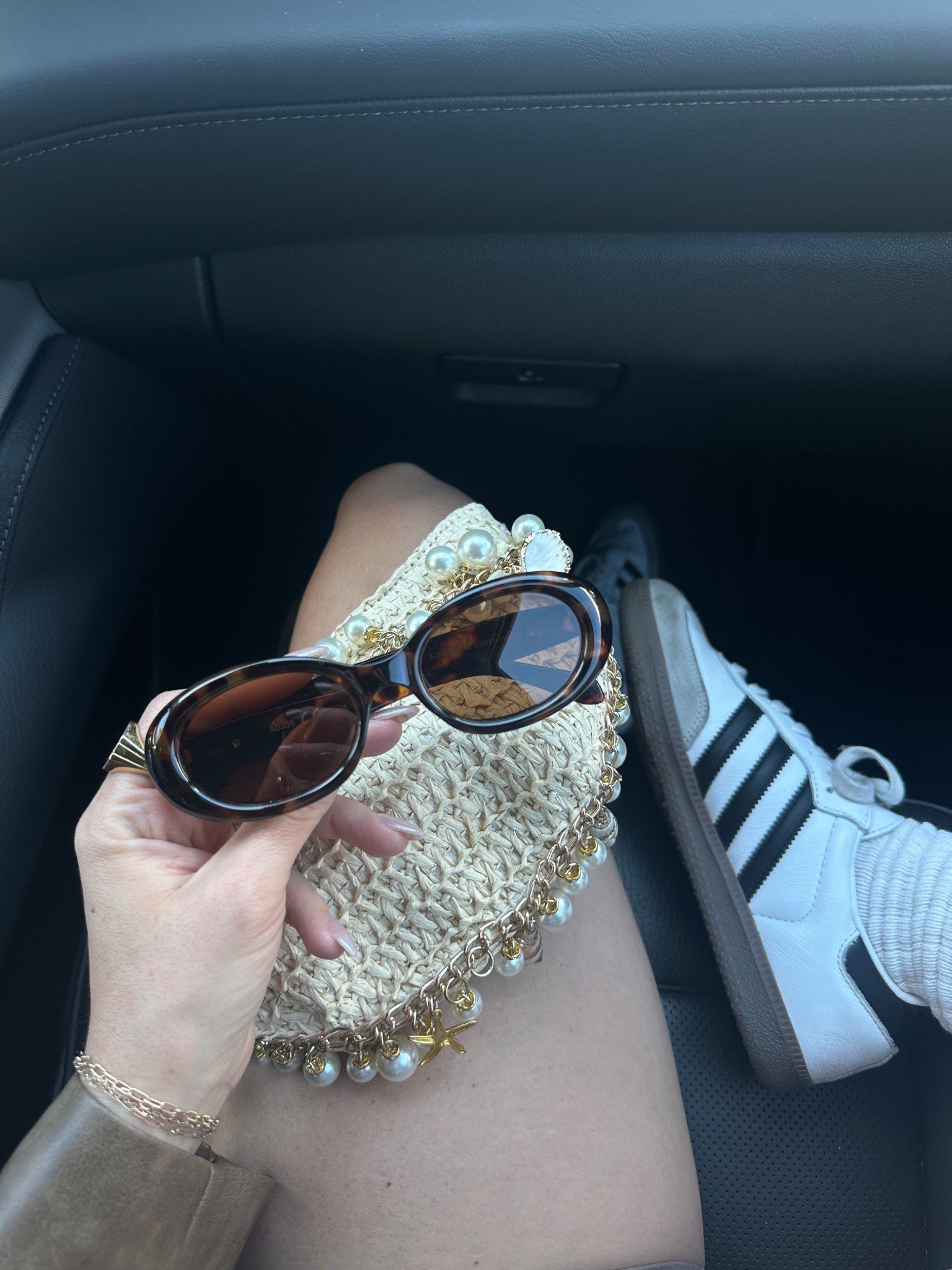 Sharing these Amazon sunglasses and my summer seashell bag! Both perfect for vacation outfit accessories 

Amazon finds 
Amazon bag 
Adidas samba 



#LTKStyleTip #LTKSeasonal #LTKShoeCrush