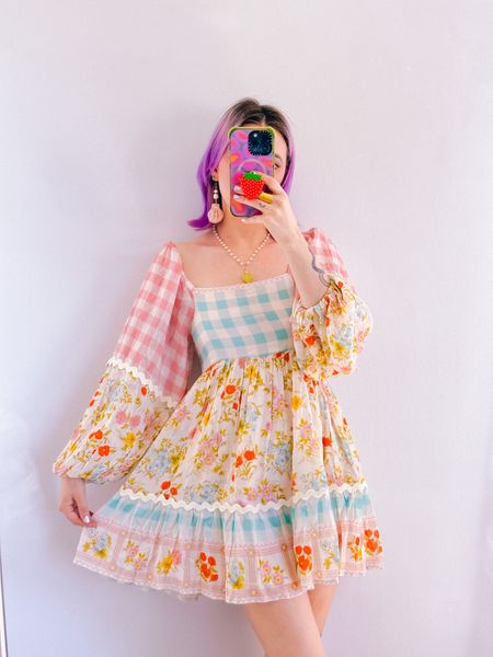 💖🌈✨🌸

Champagne wears a multi colored floral gingham dress with gold seashell jewelry.

Dopamine dressing maximalism maximalist colorful rainbow summer light

#LTKparties #LTKHolidaySale #LTKSeasonal