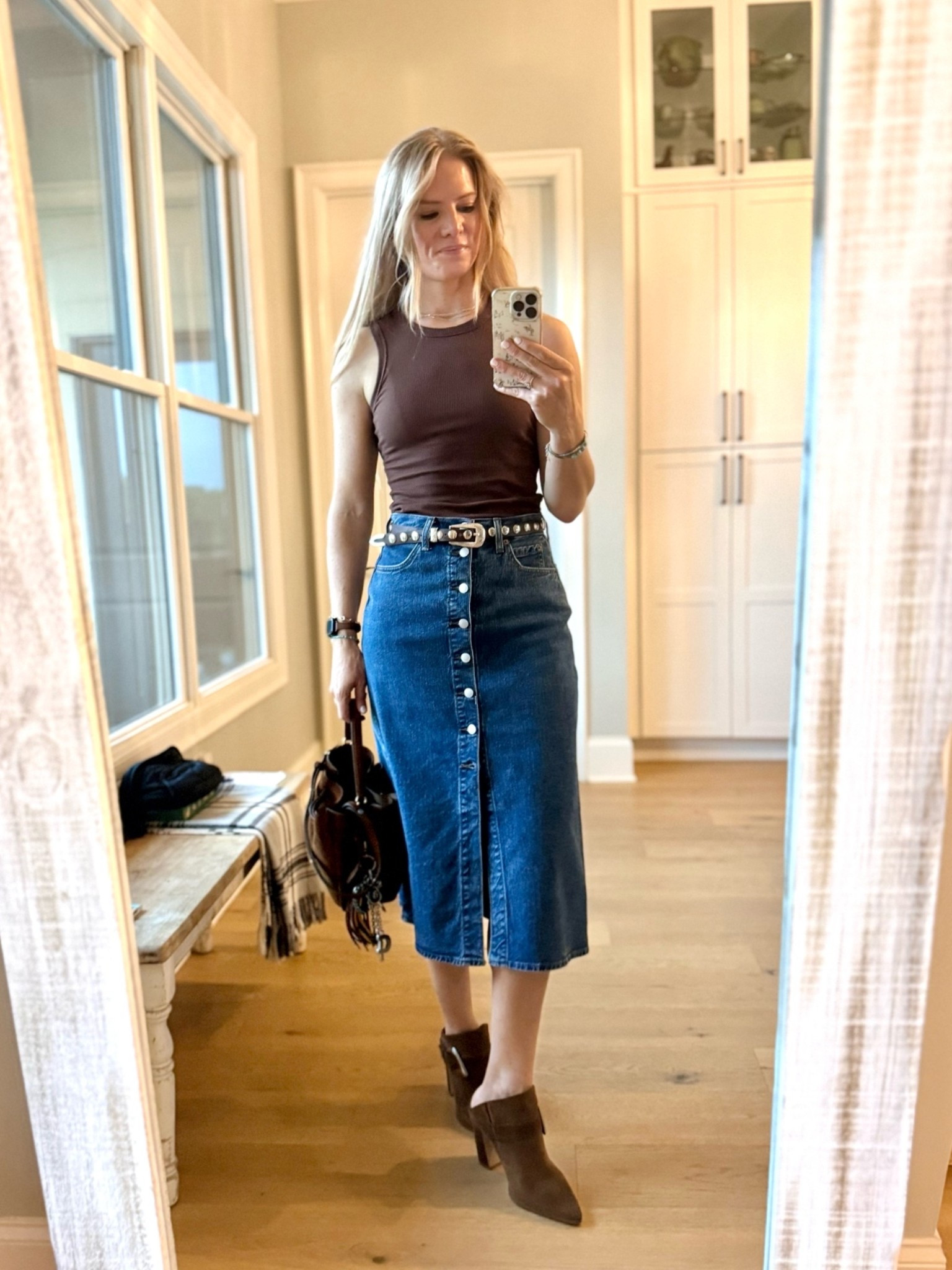 Date night outfit

Size reference 5’ 9” 140 lbs

Brown high neck tank - medium

Denim skirt - 2
(Normally a 27/28 - Last year Target)

Western mules - sized up


Western chic. Western date night. Country concert outfit. Fall style. Denim skirt outfit. Western belt. Western outfit.

#LTKOver40 #LTKTall #LTKSaleAlert