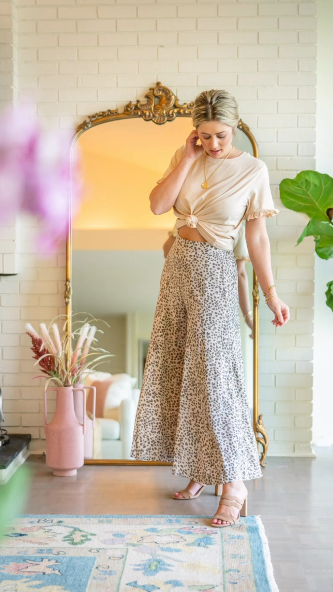 Fall….is that you?!🍂Loving these pants that I’ve now bought 2x😆😍So nice I got them twice :) So much room for movement, stretchy waitband, and the best travel outfit! Wearing size small for reference. #fall #fallfashion 

#LTKFindsUnder100