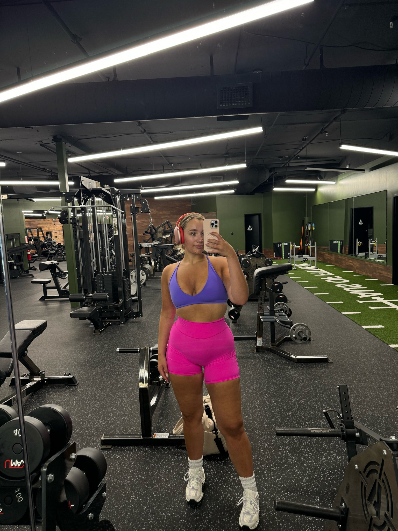 MIDSIZE / SIZE 10 BUFFBUNNY COLLECTION GYM FIT🩷💜
—-code AMY at checkout saves you 10% off 

sports bra: large
shorts: large 

#LTKMidsize #LTKSeasonal #LTKFitness