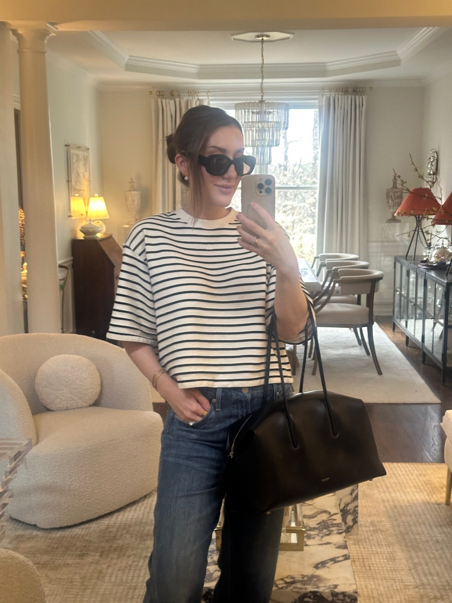 Stripes, relaxed boyfriend denim, and the IT bag for spring 💫
Top medium
Jeans tts , oversized fit 

#LTKootd