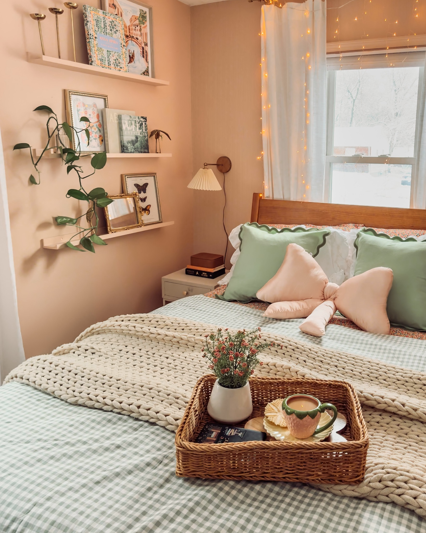 Reminder that the infamous bow pillow is back in stock! #bowpillow #urbanoutfitters #uohome