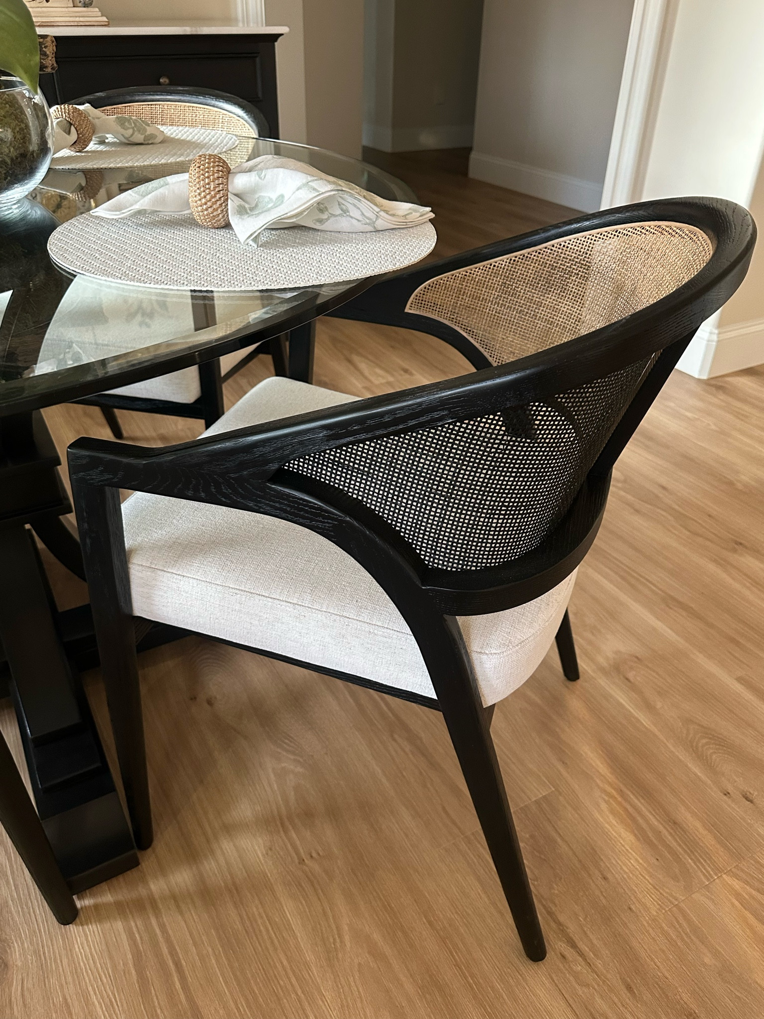 🖤🖤🖤 Breakfast Nook Table


#breakfasttable #arhaus #blackchairs #arhauschairs #lauraporterdesigns 

#LTKHome #LTKGiftGuide #LTKHoliday