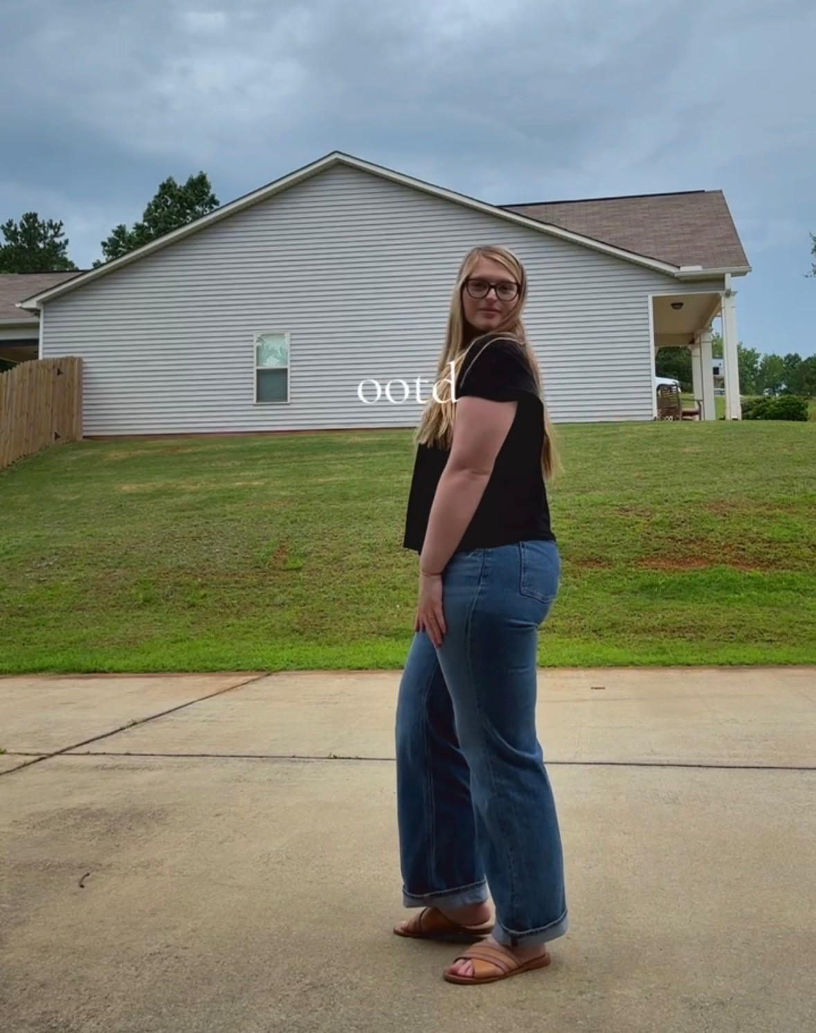 Comfy postpartum outfit, outfit for kid drop off, mom outfit 

#LTKMidsize #LTKFindsUnder50