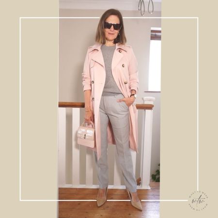 Pink and grey, a mix that works effortlessly #pinktrenchcoat
