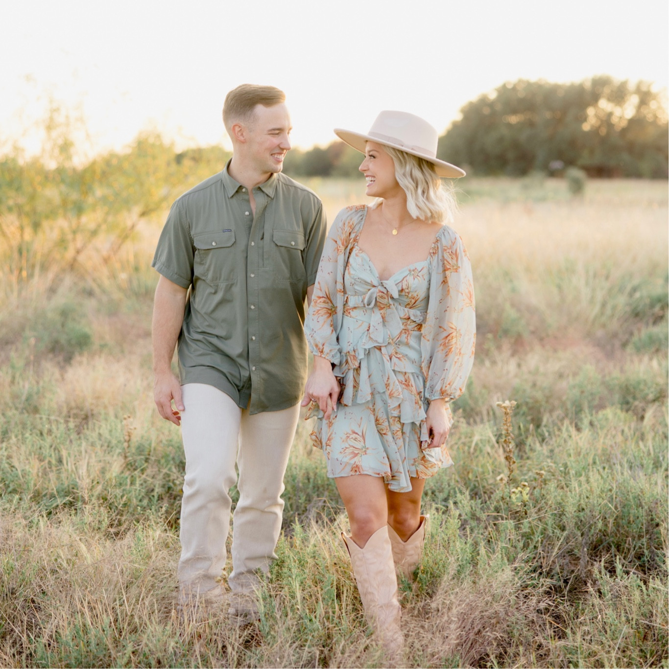 Engagement Photoshoot Outfit | Wearing size xs, runs big in chest area 

#engagementphotoshoot #engagementoutfit #engagementphotoshootoutfit 