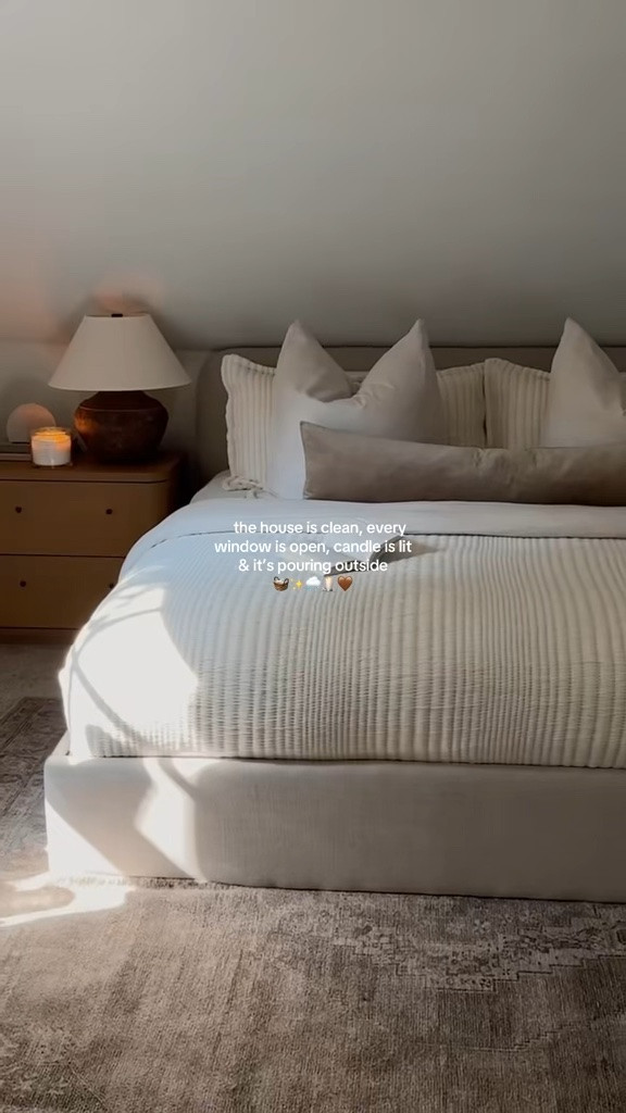 neutral bedding combo 🌧️✨

cozy bedding, neutral quilt, neutral bedroom