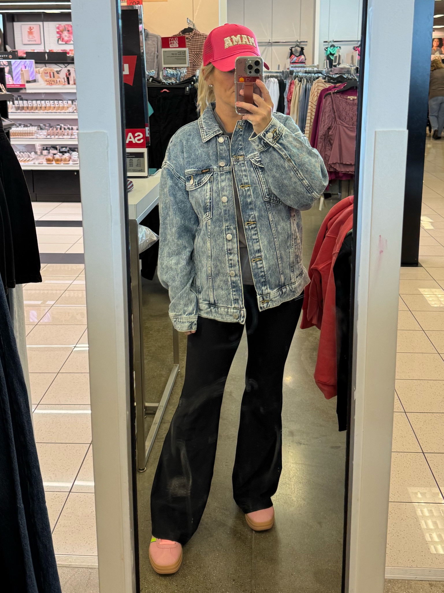 Wrangler denim jacket -size XS

#LTKFamily #LTKPetite #LTKSaleAlert