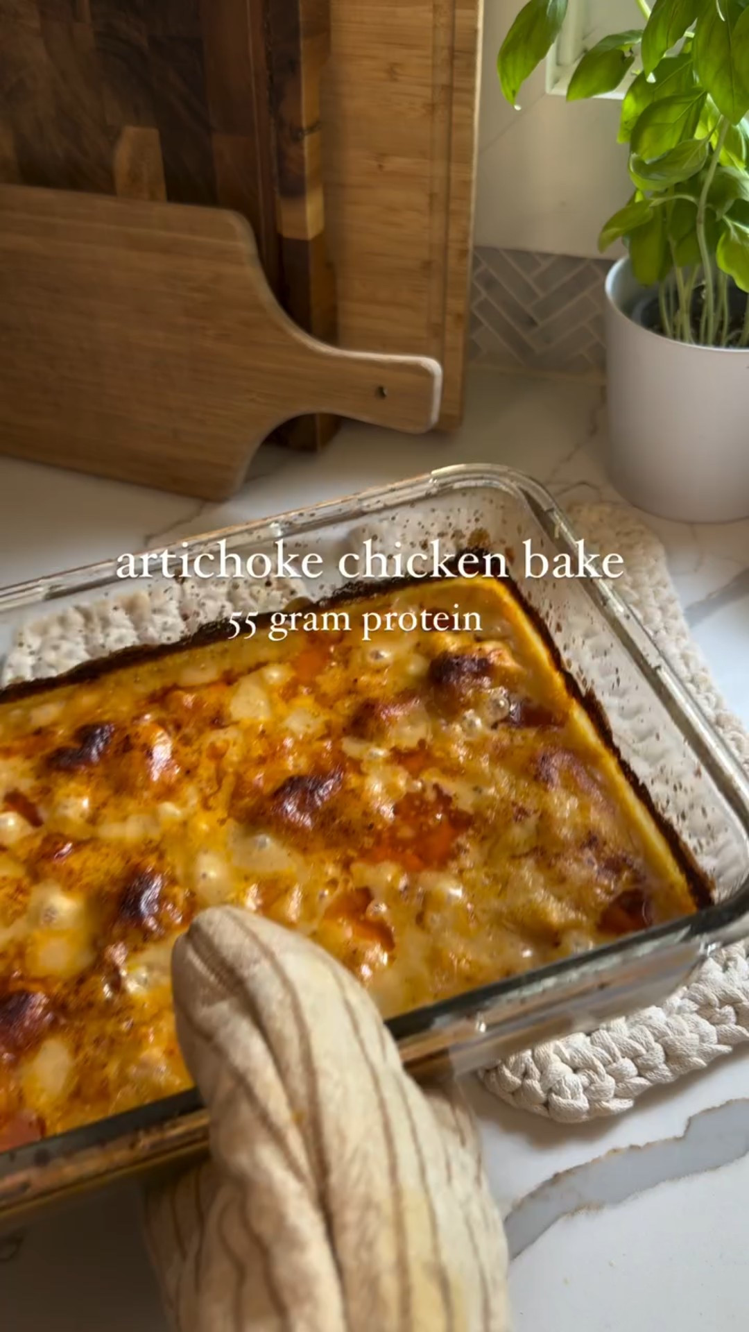 Artichoke chicken bake🍗 

Follow @fridasofiaeats + comment “Recipe” and I’ll send you a link to the recipe ✨ 

If you need a filling and flavorful dinner, try this one out! Super creamy and easy to make, make great leftovers too! I served with about 1 cup of basmati rice and each serving packs 55 grams of protein!

Serves 4

3 large chicken breast, diced into cubes
12 oz artichoke hearts
1 cup cottage cheese
1/2 cup heavy cream
2 tsp minced garlic
2 tsp spices of your liking, I used 1 tsp Mediterranean blend and 1 tsp citrus finishing salt @harmonyblends 
3 tbsp sun-dried tomatoes or sub for 1 cup baby spinach
1 cup mozzarella cheese
1/4 cup grated Parmesan

1. Combine artichoke hearts, cottage cheese, cream, garlic and spices in a mixer or food processor. Mix until smooth.

2. Layer half the sauce in an oven save tray, top with diced chicken and sun dried tomatoes. Add half of the mozzarella cheese, layer with the remaining sauce and top with remaining mozzarella cheese. Top with grated Parmesan. 

3. Bake in oven at 400F for 45-50 minutes. Broil for 2-3 minutes on high. Remove from oven and set for a few minutes before serving.