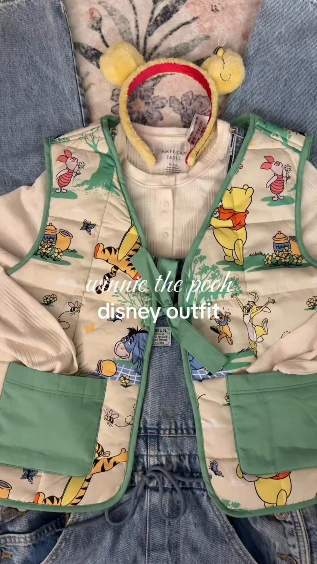 This Winnie the Pooh vest is definitely my new favorite item 😍



#winniethepooh #pooh #disneyoutfits #disneyoutfitideas #disneystyle