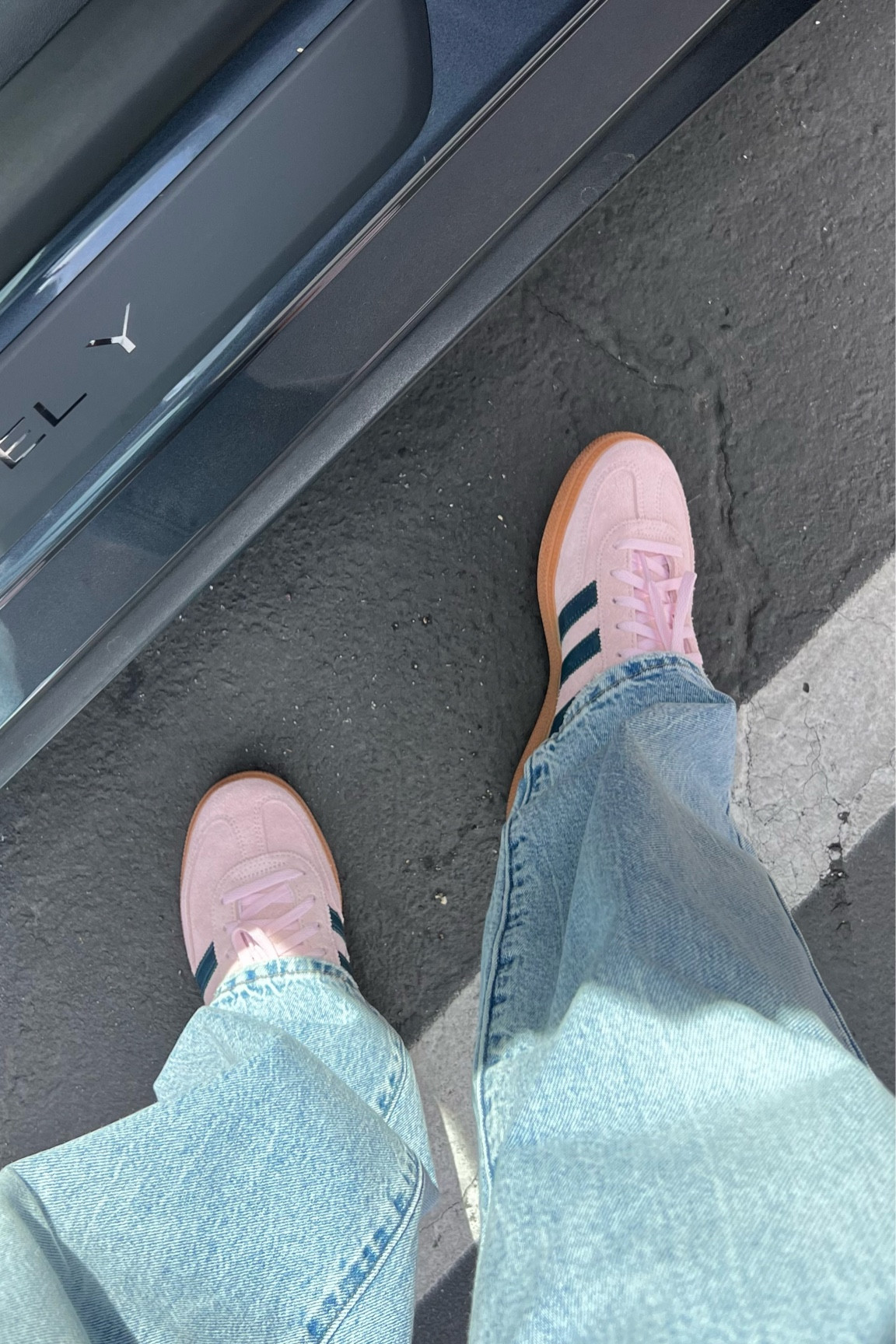 Sold out in this color but linking the same style in a different color! 

Men’s sizing 