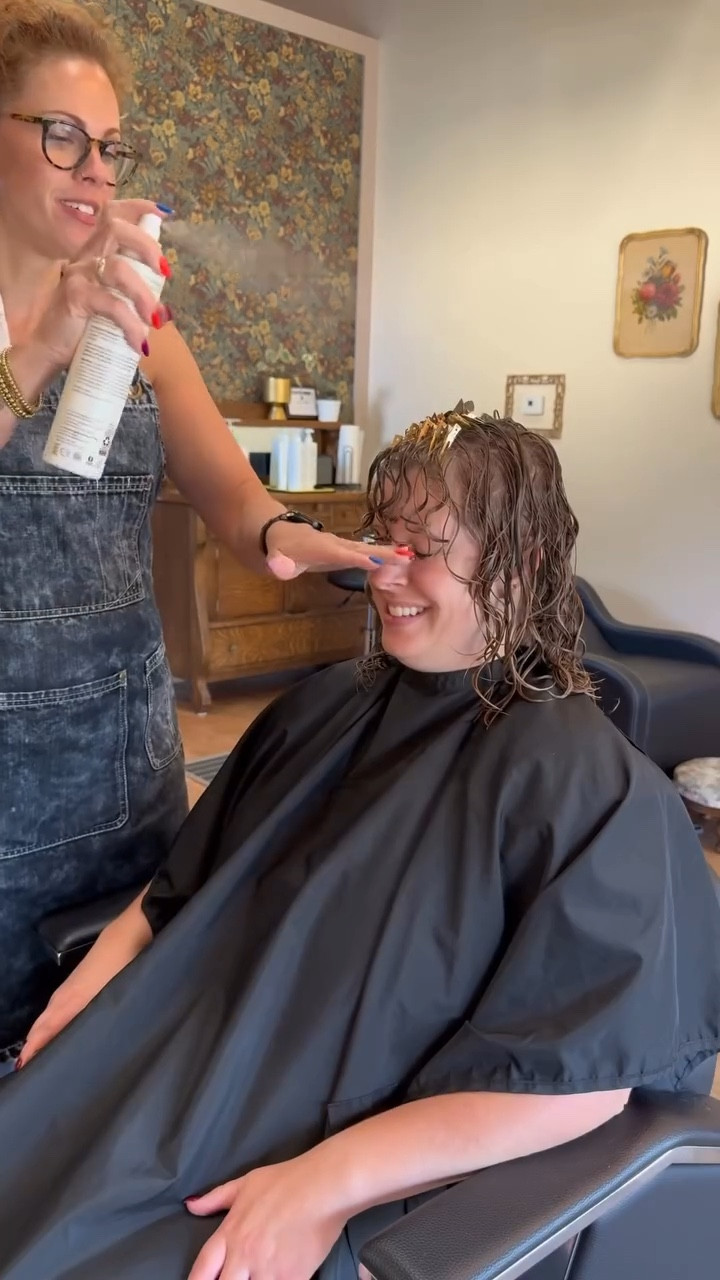 Pro tip: If your hair tangles easily, leave-in conditioner will be your best friend.

I’m so in love with her curly bangs, but I’m even more in love with the fact that she not only cut off more, but also did an incredible job? Anyway I’m still trying to talk her into working here 😂

Comment “LOCKS”  and I’ll DM you a link to some of my favorite curly hair products!
.
.
.
#curlyhairlook
#curlspecialist
#clienthairtransformation
#curlyhaircut
#stylingcurls