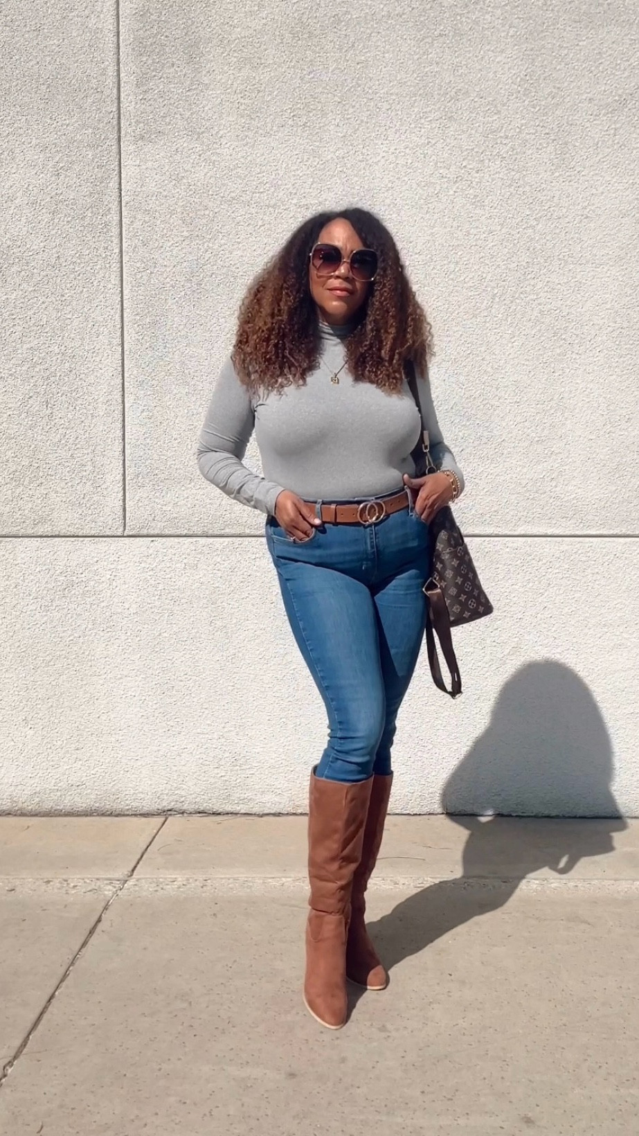Outfit Formula: Jeans + Boots. Listen 🙋🏾‍♀️ midsize ladies - Once you figure out a few outfit formulas for midsize, getting dressed is so easy!! #wearwhatyoulove