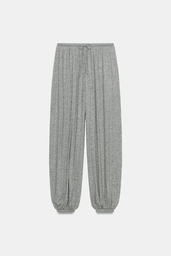 Model height: 179 cmTrousers made from a lyocell blend. Mid-waist with an elasticated waistband. ... | Zara UK