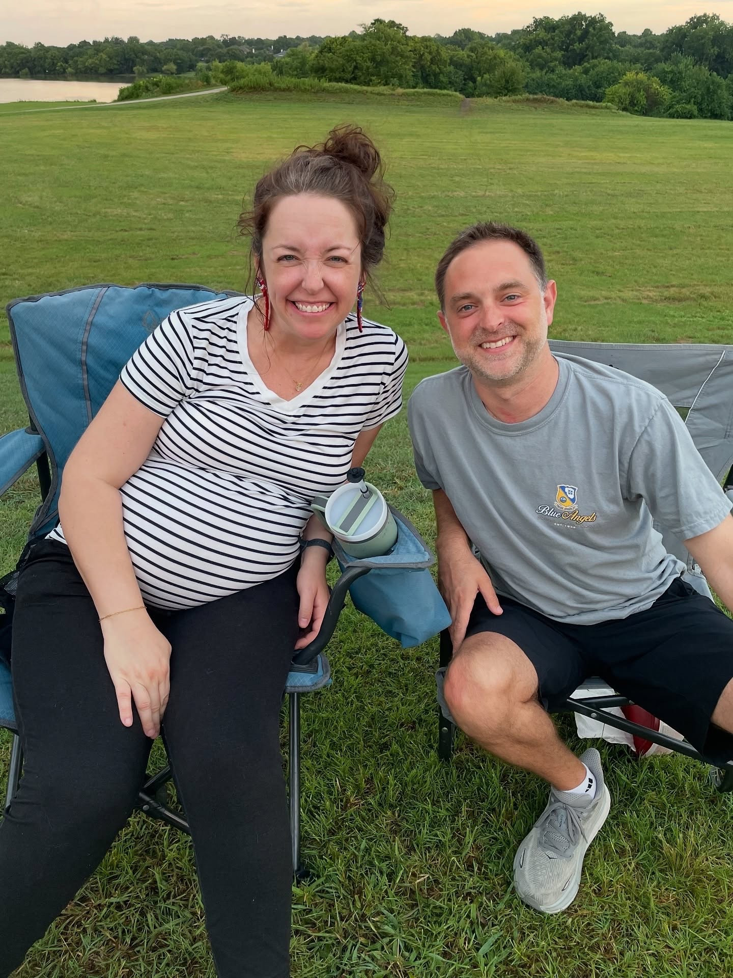 I tried to put myself together enough to take a July 4th pic🇺🇸
•
•
•
#pregnancy #8monthspregnant