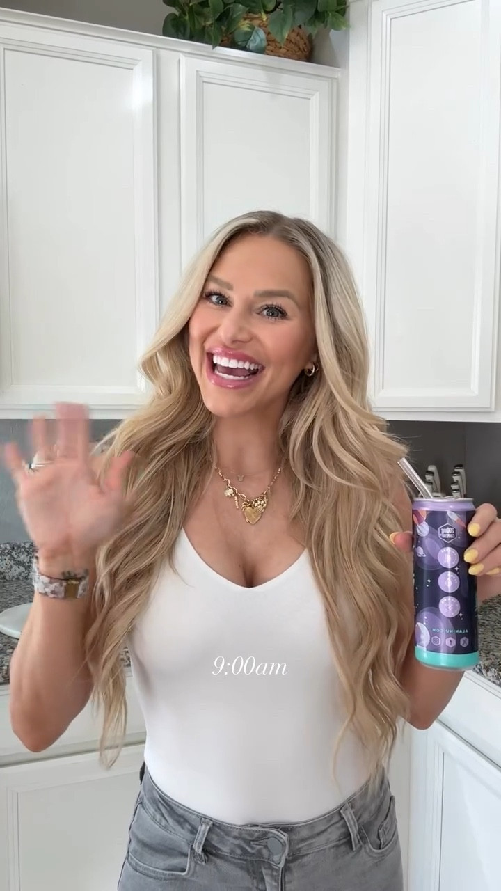 spend the morning with me 🤸‍♀️☕️🤍

#vlog #grwm #dayinmylife #newmom #momlife

#LTKmomlife #LTKdayinmylife #LTKvlog
