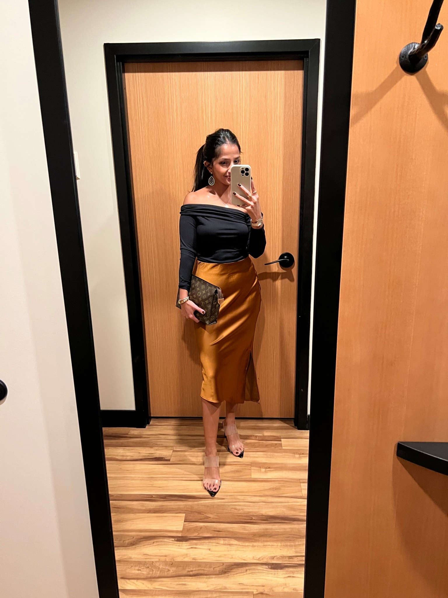 Women’s fall dinner outfit, fall fashion, satin skirt, asymmetrical skirt, Amazon fashion 

#LTKMidsize #LTKSeasonal #LTKSaleAlert