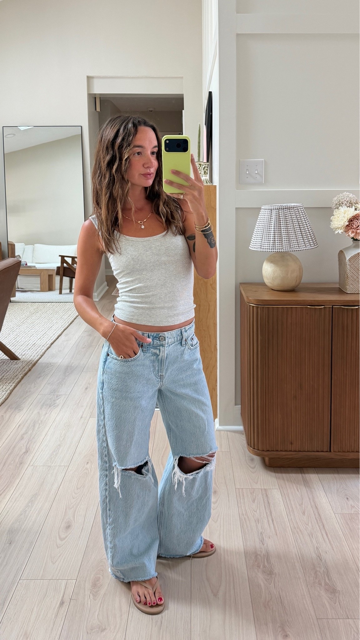 @abercrombie jeans + simple tops! Sizes below:

All jeans: 24 short
Bra free tank: XS
Skimming tee: small

#abercrombiepartner