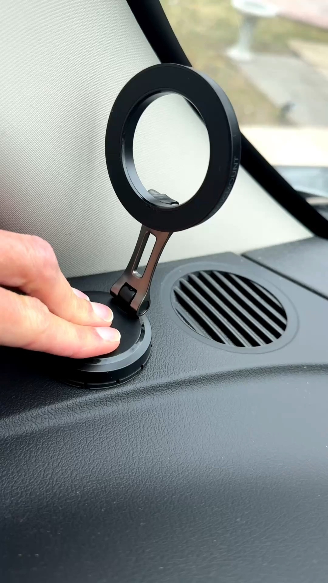 Only car phone mount you need! So compact! Not bulky like others! 
#amazonfinds 