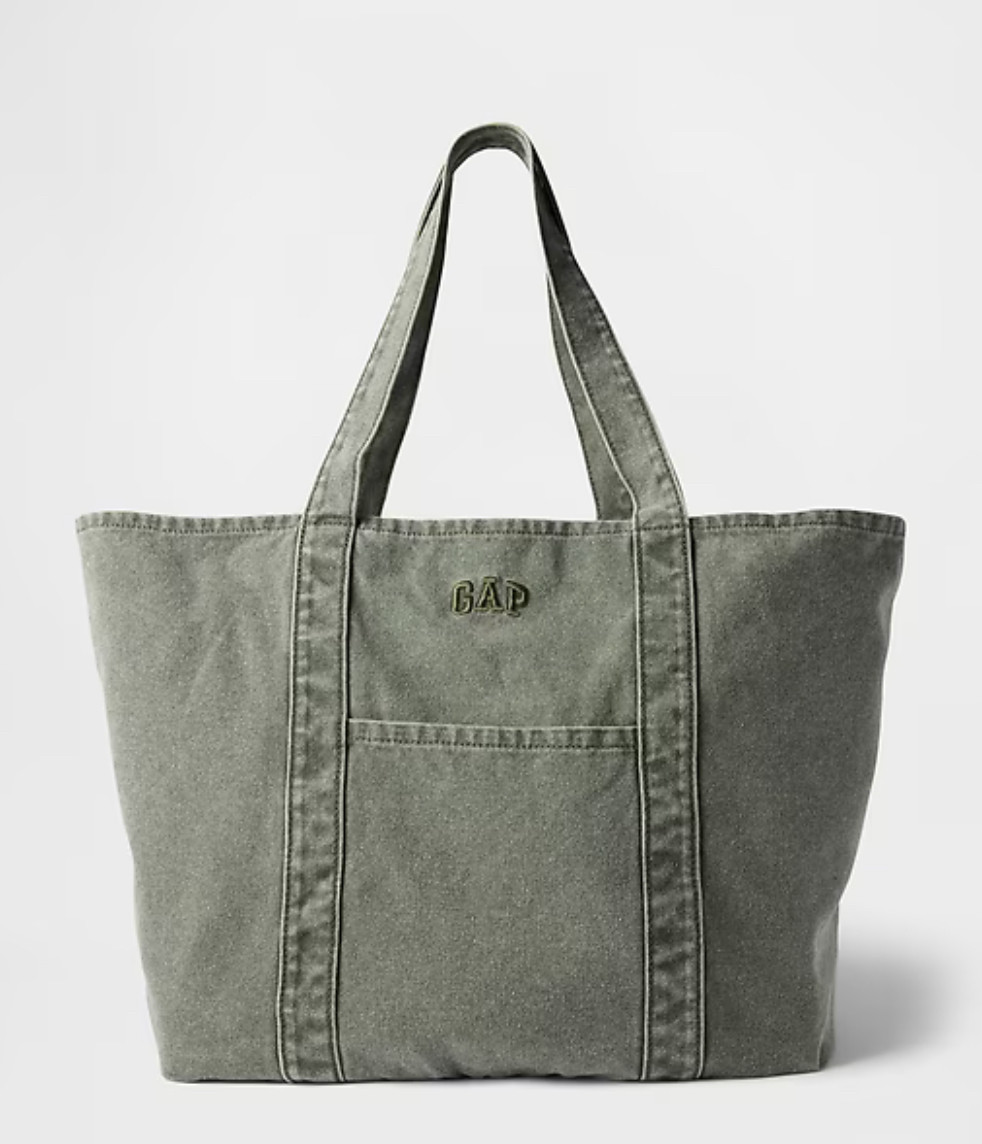 Loveee the gap logo bags!! Idk why but they feel nostalgic #athleisure #gym #bag #tote 

#LTKU #LTKFindsUnder50 #LTKActive