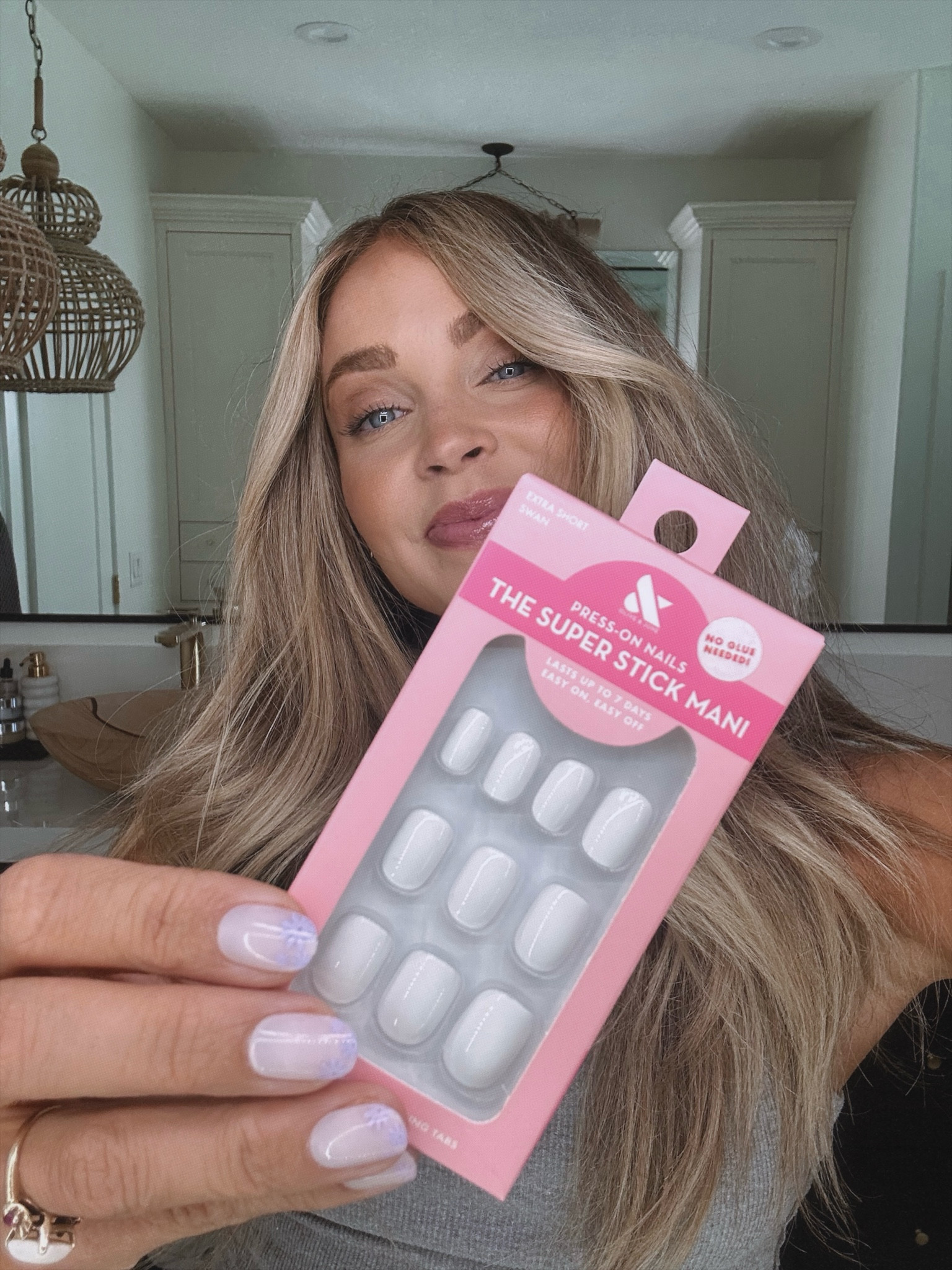 The best at home nail solution I’ve tried yet!! @target #target #targetpartner #ad #oliveandjune #oliveandjunepartner #diynails