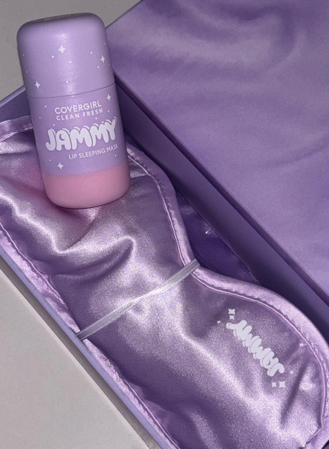 I’ve definitely been needing something to combat dry winter lips. Can’t wait to try this lip mask tonight 🌟 #covergirl

#LTKselfcare #LTKBeauty #LTKdayinmylife