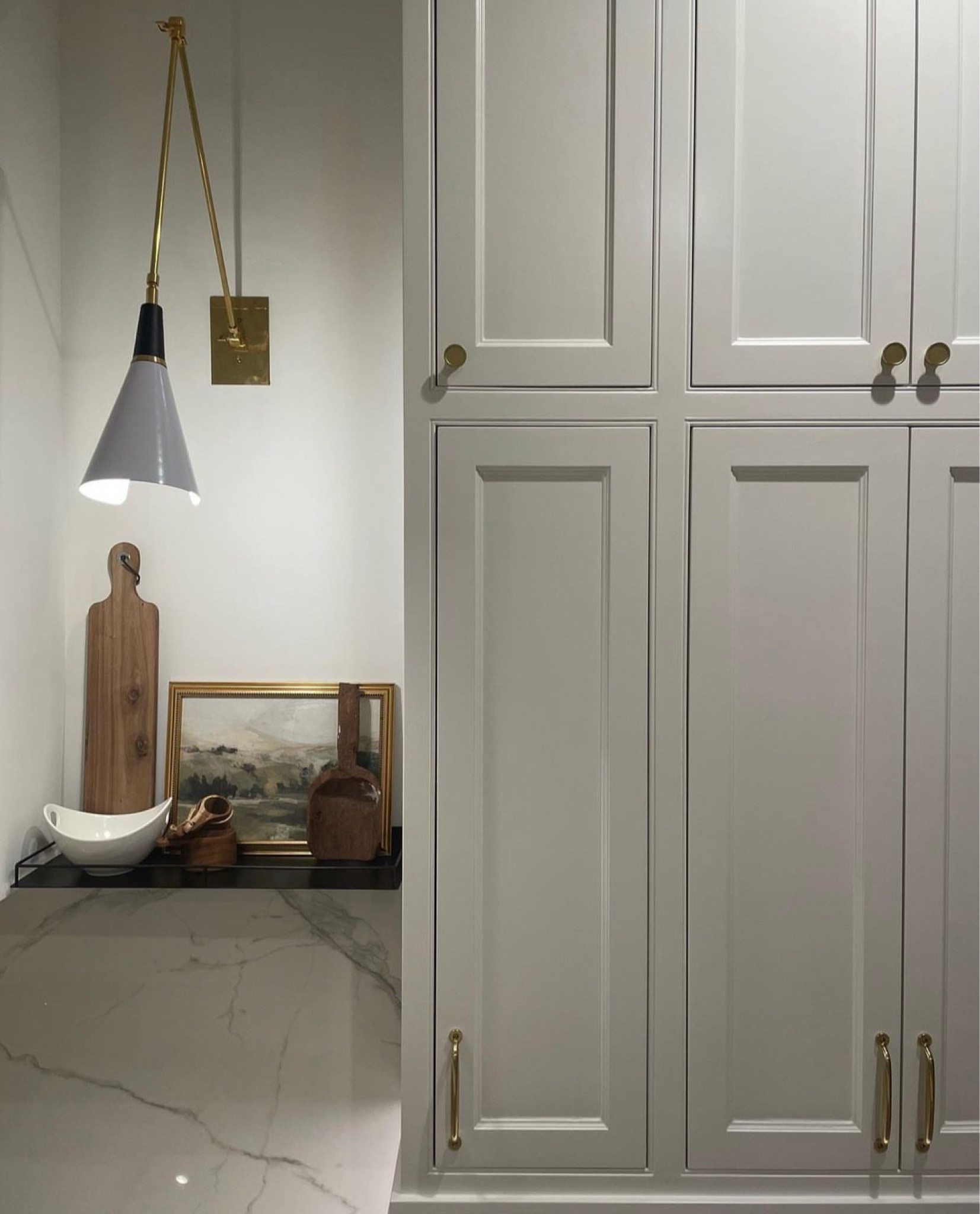 Kitchen accent lighting. Swing arm light. Modern vintage lighting. Neutral home lighting. 

#ltkhome #kellerandoak #lighting 