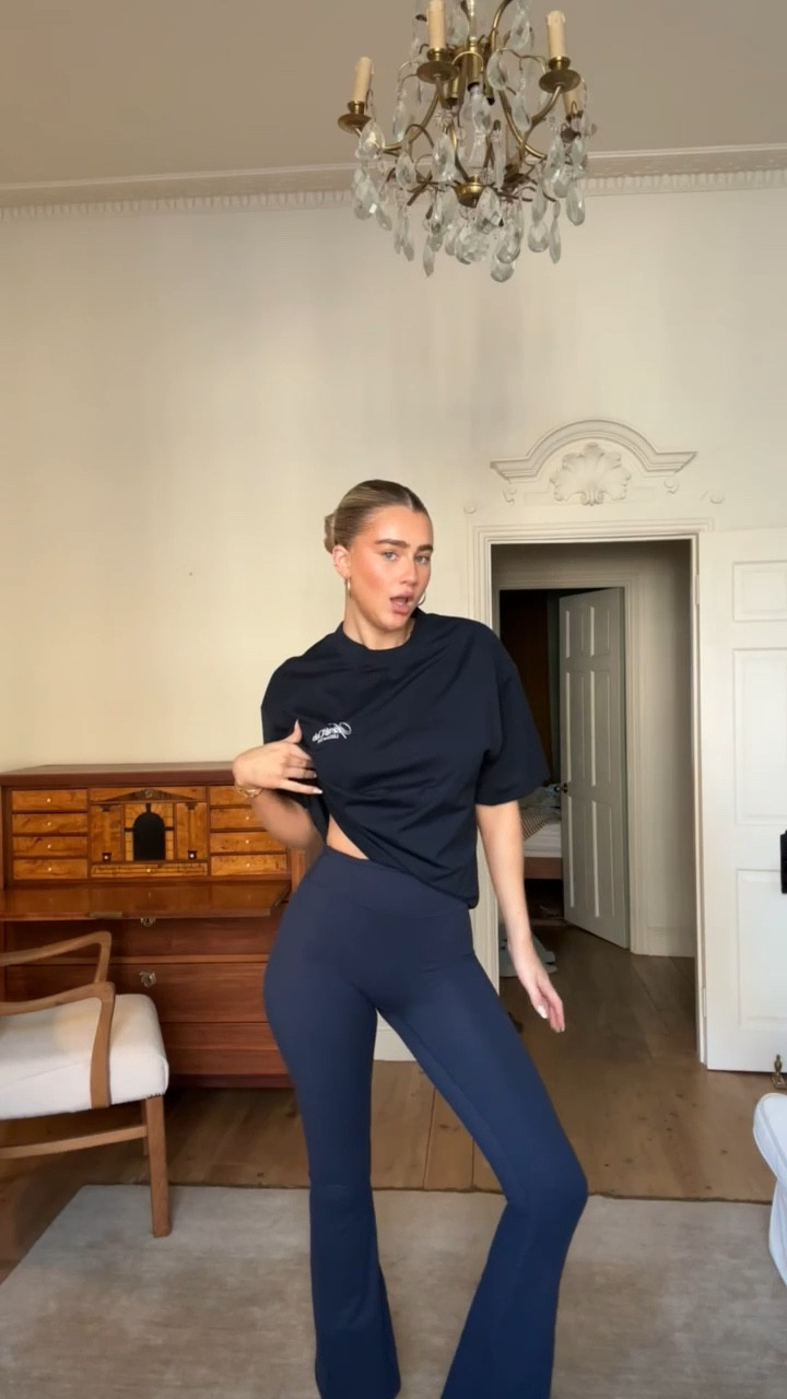 Comment which fit!! Both from @leeloactive + @theiconicau

#LTKFashionMonth #LTKaustralia