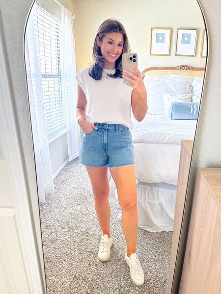 White tee and denim shorts for summer! Wearing an XS in shirt and 26/reg/ curve love in shorts!

Denim shorts // summer outfit 

#LTKSeasonal #LTKstyletip
