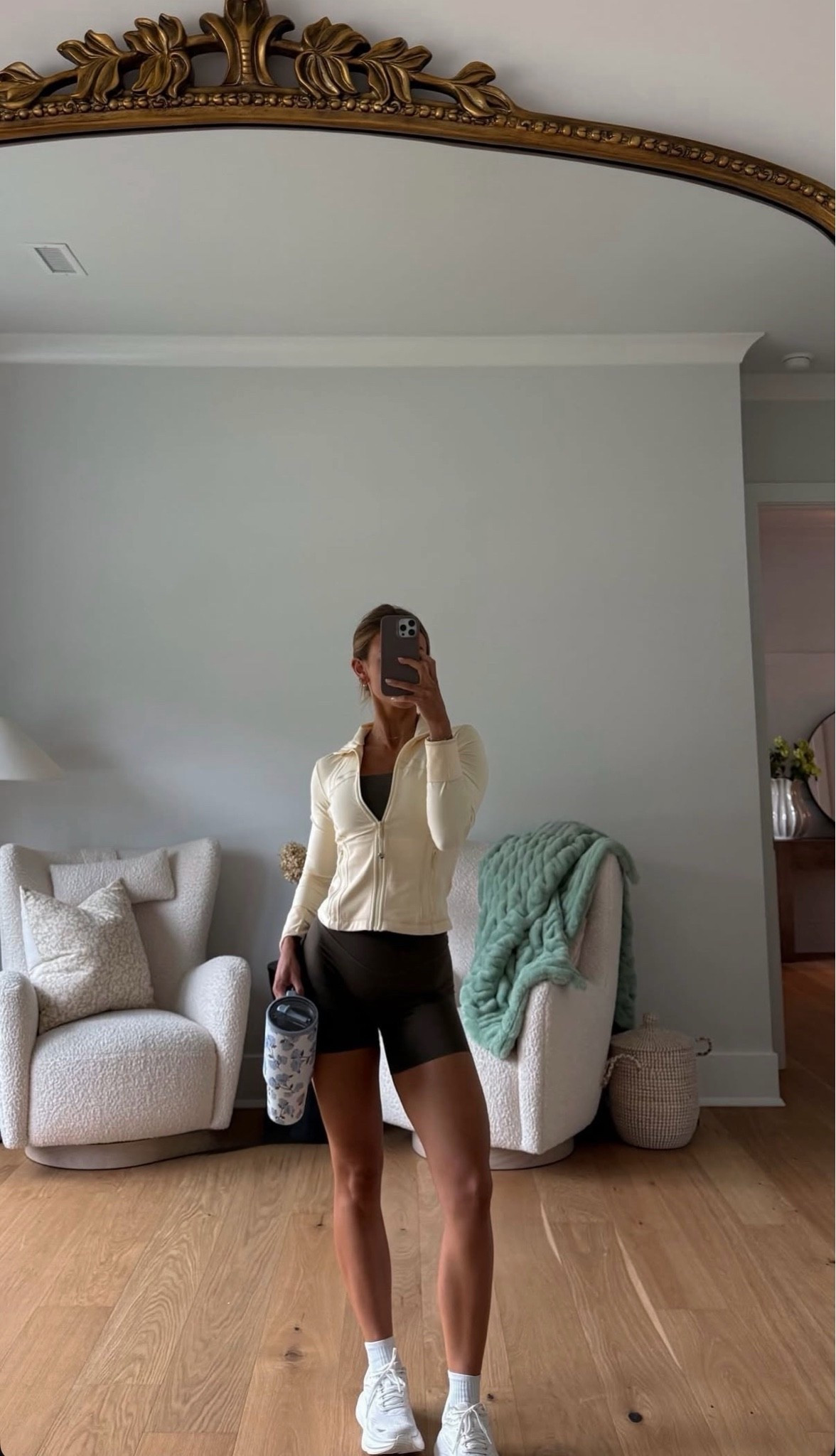 Lululemon top
Vitality set
Brumate

#LTKootd #LTKfitnessgoals