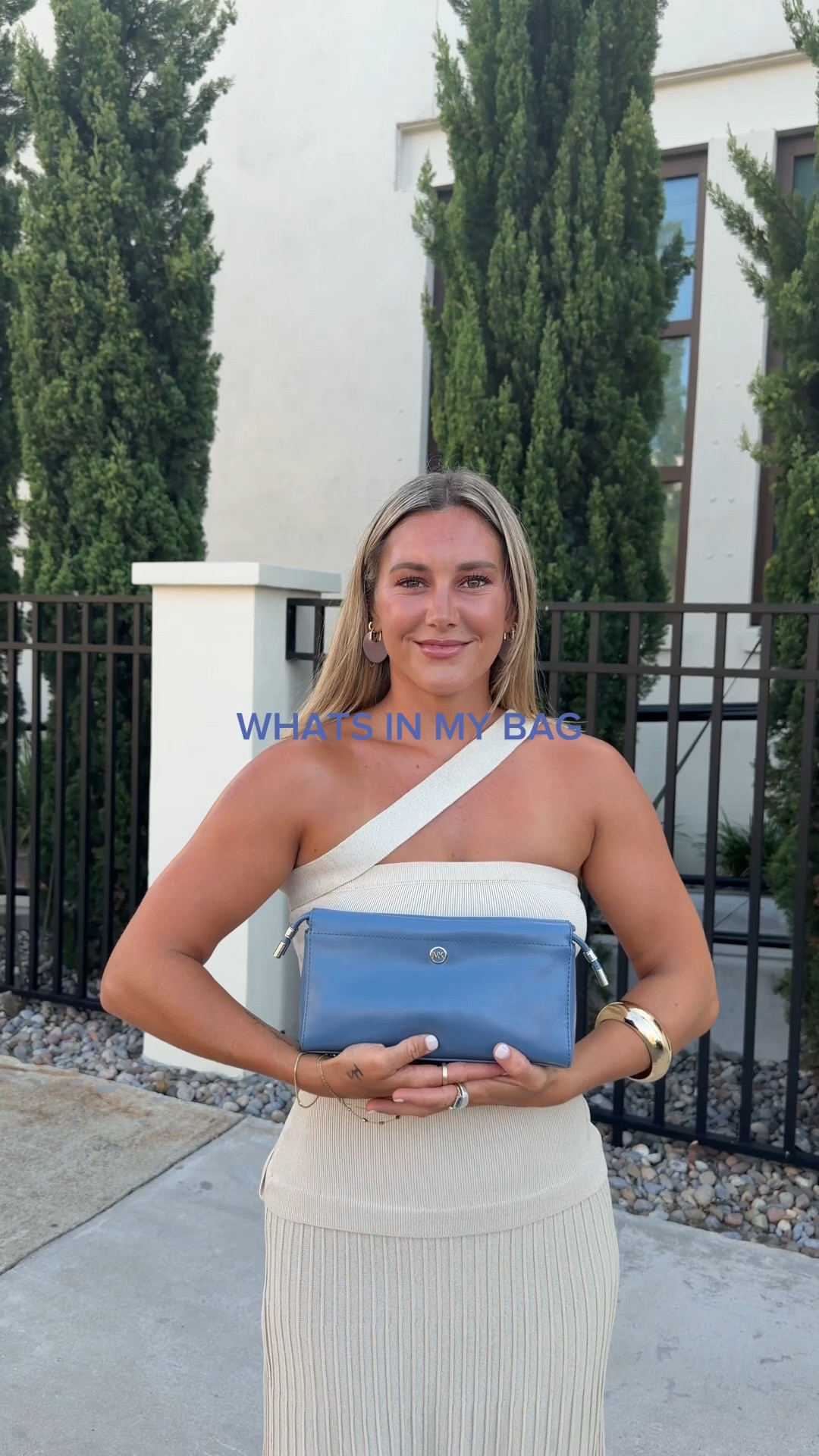 a what’s in my bag!!  @michaelkors #michaelkors #mkpartner