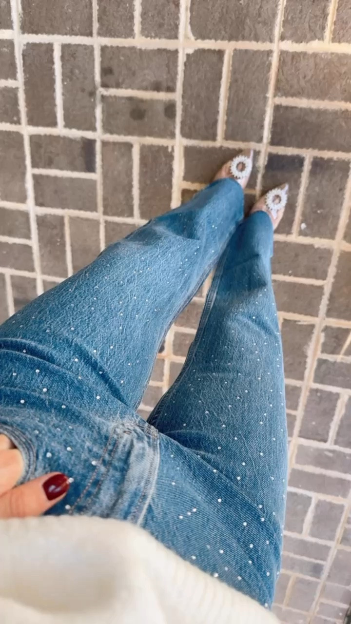 The cutest pair of denim for holiday season! Wearing 25


Loverly grey, jeans, winter outfit, holiday outfit 

#LTKStyleTip #LTKSeasonal #LTKHoliday