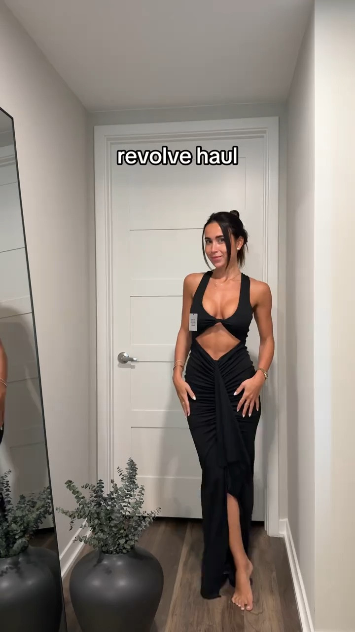 Black dress XXS
Olive set XXS 
Brown set S (will return for XS)
Brown off shoulder dress XS