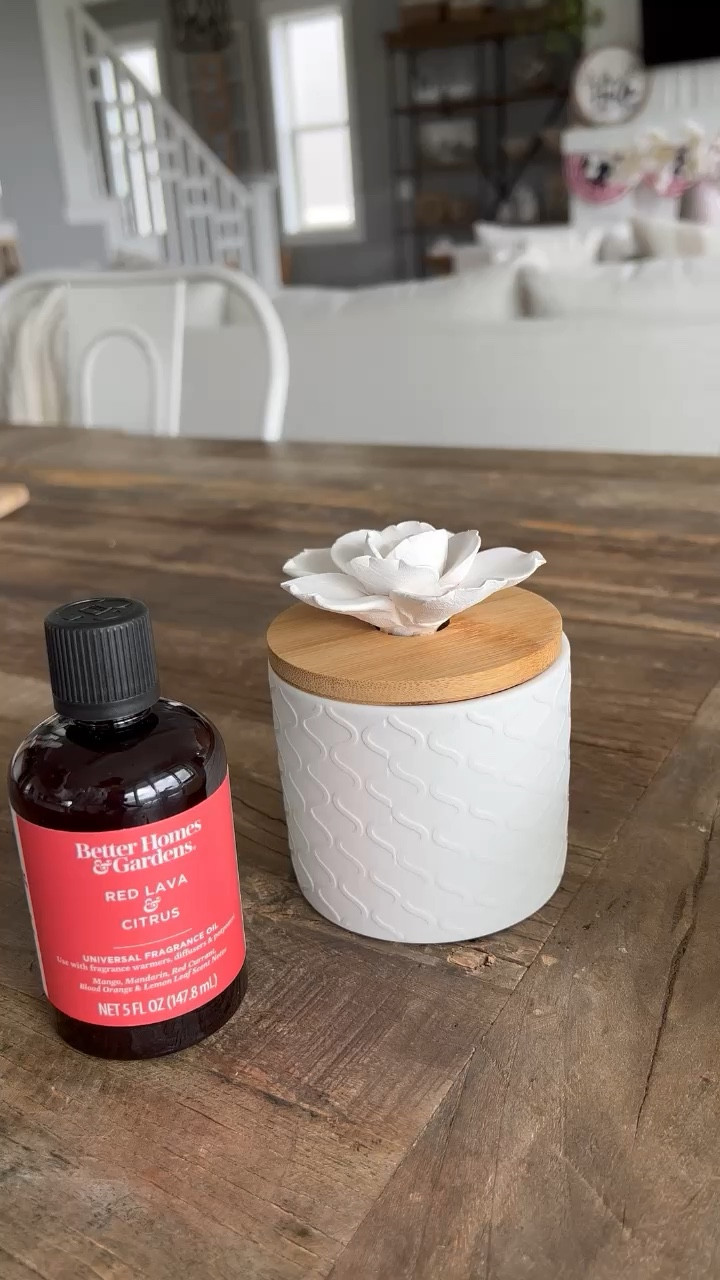 Here’s something beautiful! The rope soaks up the oils and diffuses it through the gorgeous flower on the lid! I love this look! Also the red lava scent is 🔥 ❤️
Where would you put this in your house? 
.
#oildiffuser #scent #oils #smellssogood #smellsamazing #homedecor #candles #walmartfinds #walmart #betterhomesandgardens #betterhomes #diffusers @walmartfinds @walmart @betterhomesandgardens @bhgstylemakerevent 

#LTKGiftGuide #LTKFind #LTKhome