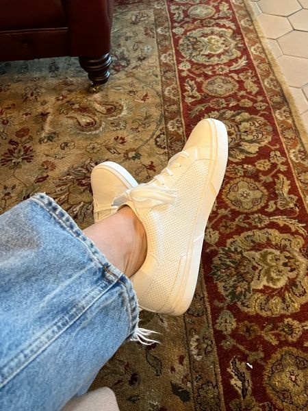 White sneakers | everyday sneakers | target shoes | basic shoes 