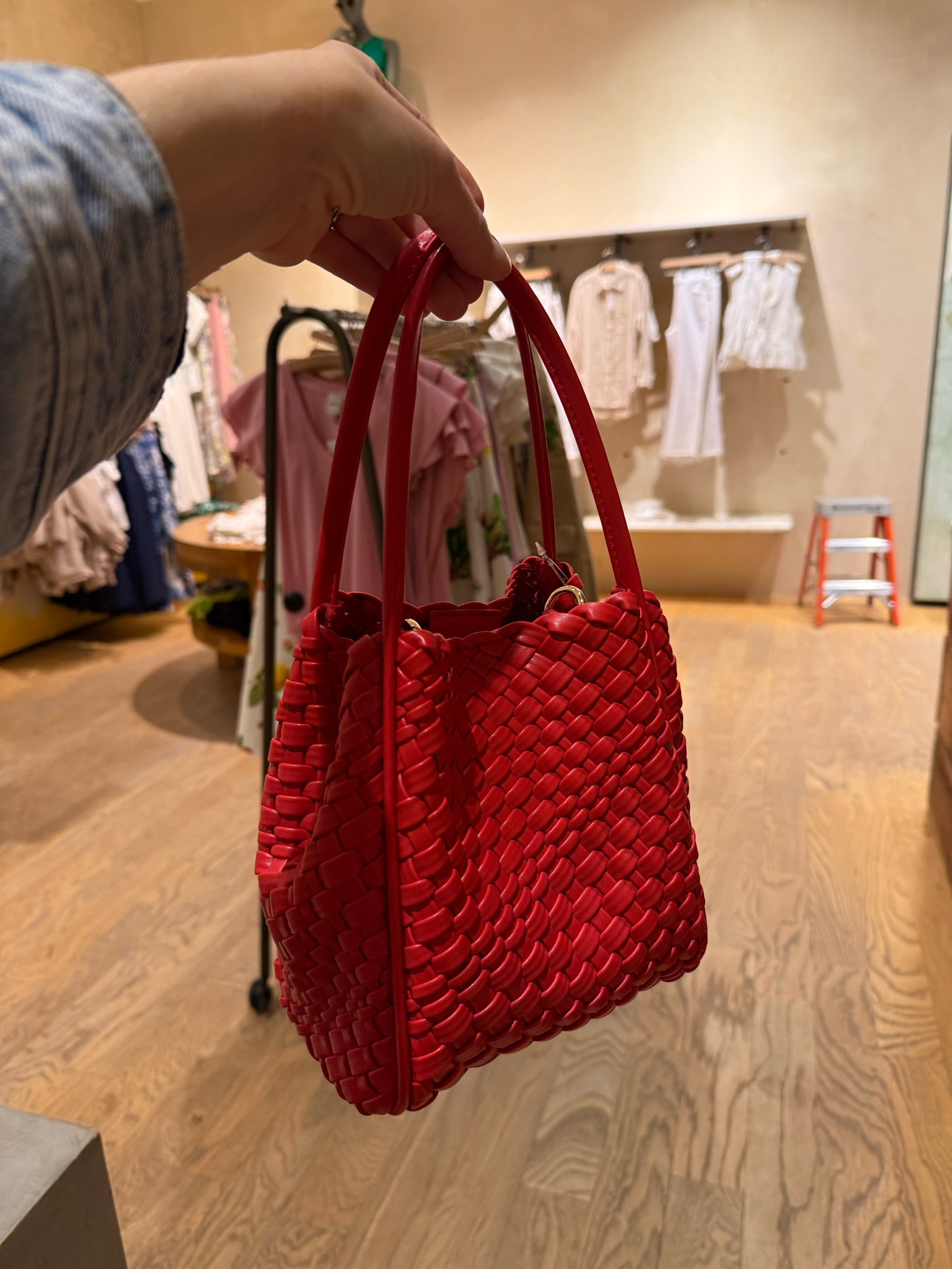 This cute purse is a 5/5 for me. Love how versatile it is. It also comes with a little pouch inside and two straps, so it can be worn multiple ways. The material is very nice and it’s a great size.

#wovenbag #redbag #fourthofjuly #fourthofjulyoutfits #anthropologie #handbags #summerbag #bdaygiftidea

#LTKsummer #LTKbag #LTKstyletip