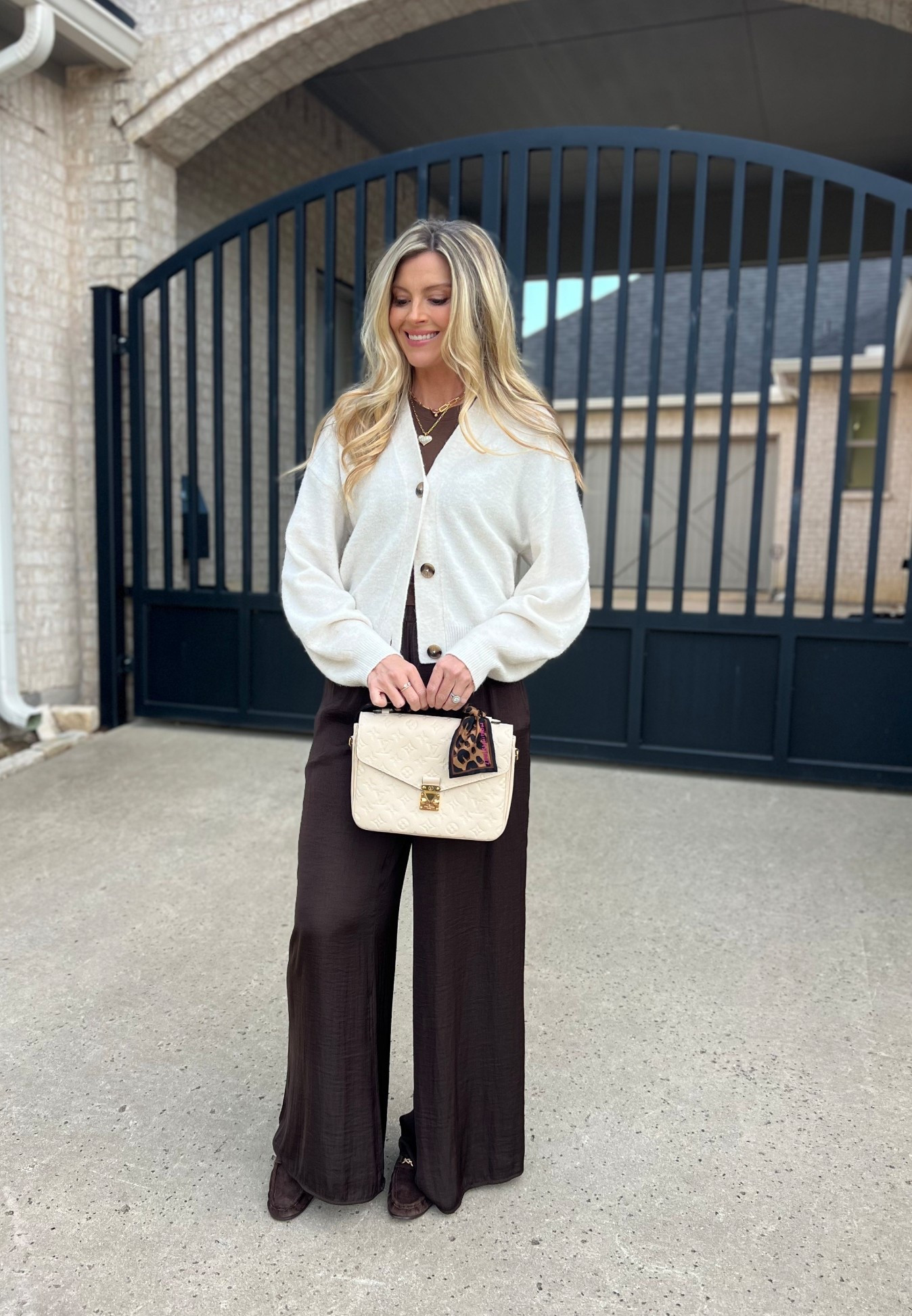 Ready to take on the new week 🤎🤍
.
.
.
.
.


#LTKOver40 #LTKGiftGuide