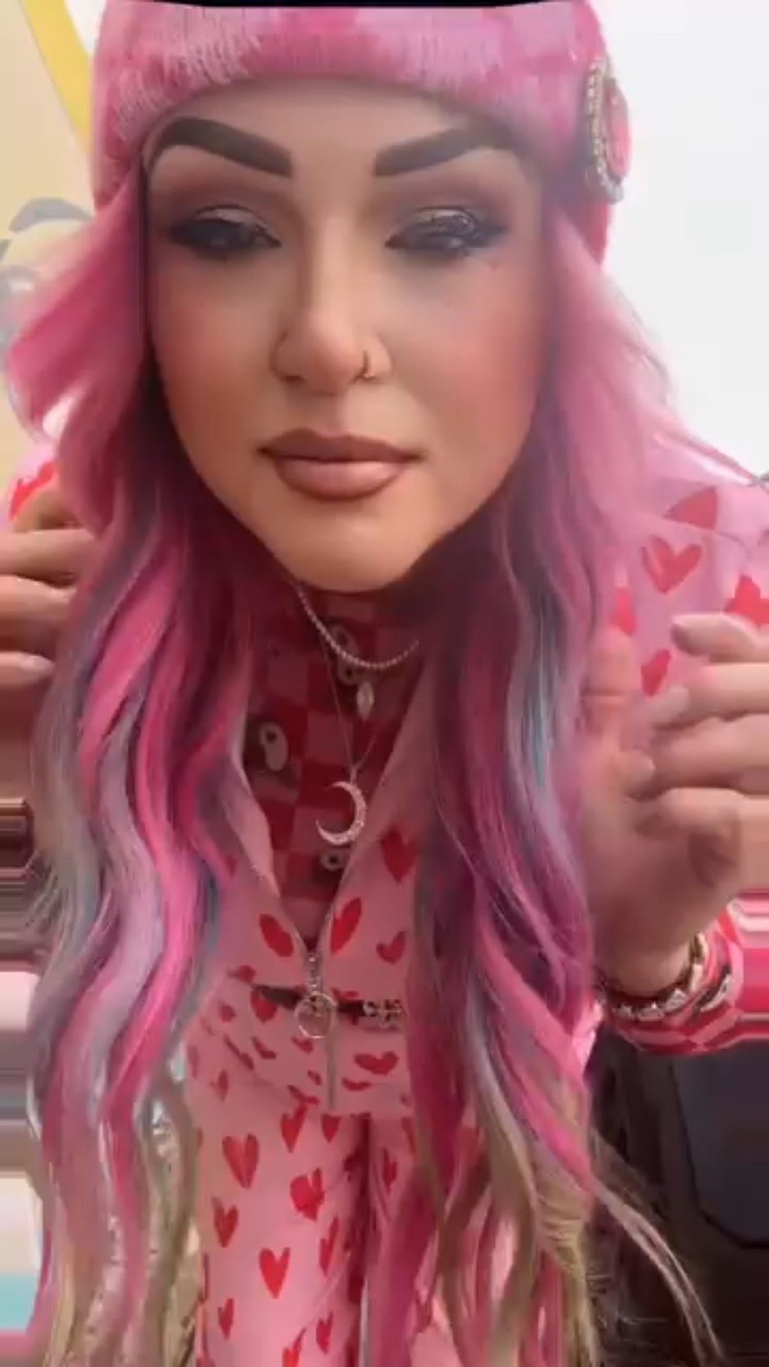 Now yall KNOW I had to go big for Valentines Day!! I love spreading the love!!! Hope you all are having a wonderful day today!! Love you all!!!! Hit that ❤️❤️❤️in honor of this beautiful day!!!
Outfit will be linked on my LTK!!