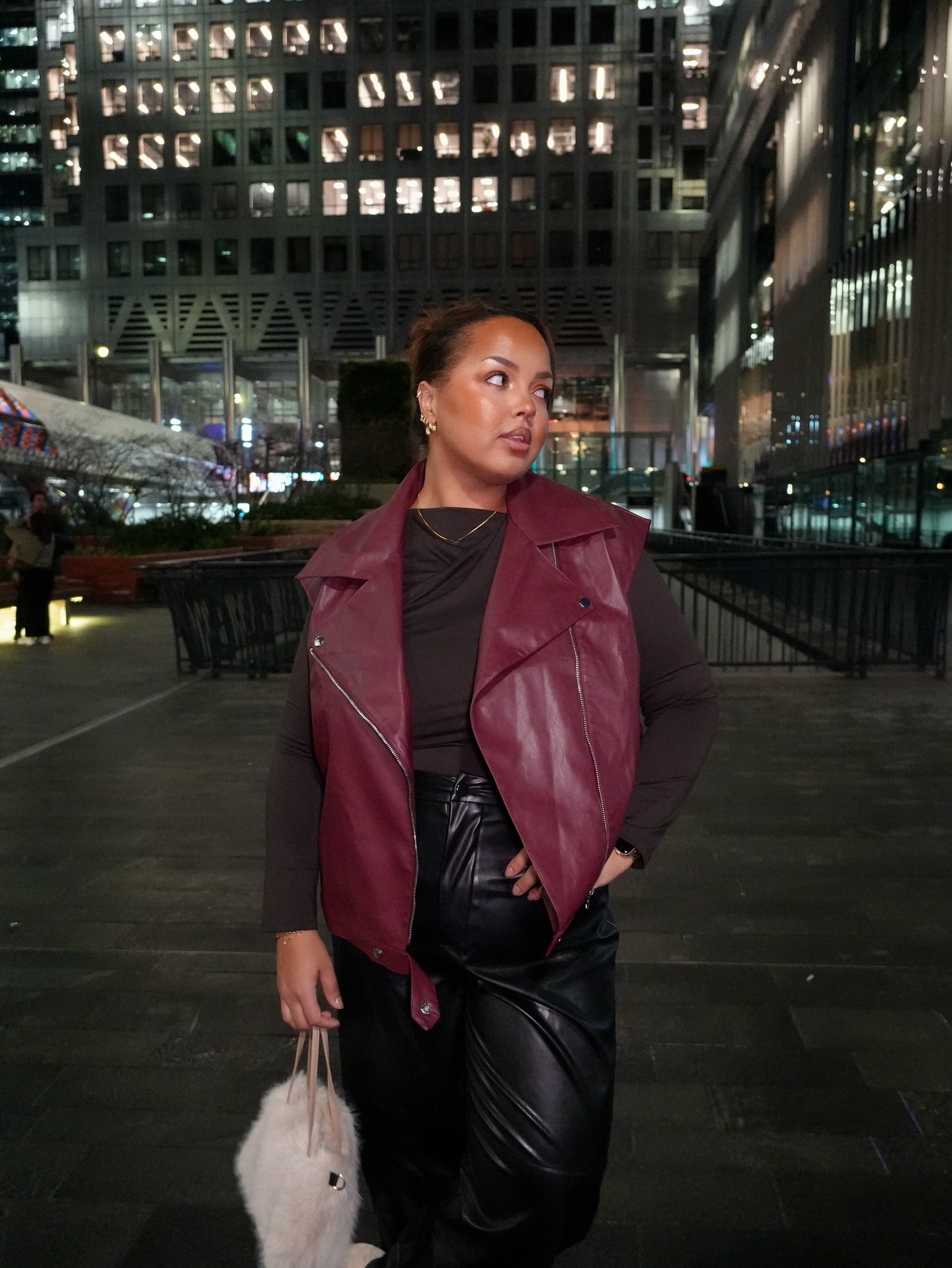 burgundy, leather, textures… 

this whole SHEIN look just feels like peak a/w energy. the top is the perfect lightweight base, the vest adds that structured pop of colour, and the trousers pull everything together with that soft leather finish 🤝🏽✨

i love an outfit that looks put together without trying too hard and this one does exactly that. comfy, warm and still giving a bit of attitude for the colder nights 👌🏽

💰 use ‘25PSCjanetosayande319’ to save at SHEIN x
🔎 search V8ZGG for my trendiest picks on SHEIN & to enjoy up to 60% off!🔥
🛍️ follow stores Auralis, SHEIN MOD CURVE, Elaquor CURVE, Dazy CURVE, Quick FashionHub, yunwang + JUN YE to shop more trendy pieces ✌🏽



#LTKplussize #LTKcurves #LTKdatenight