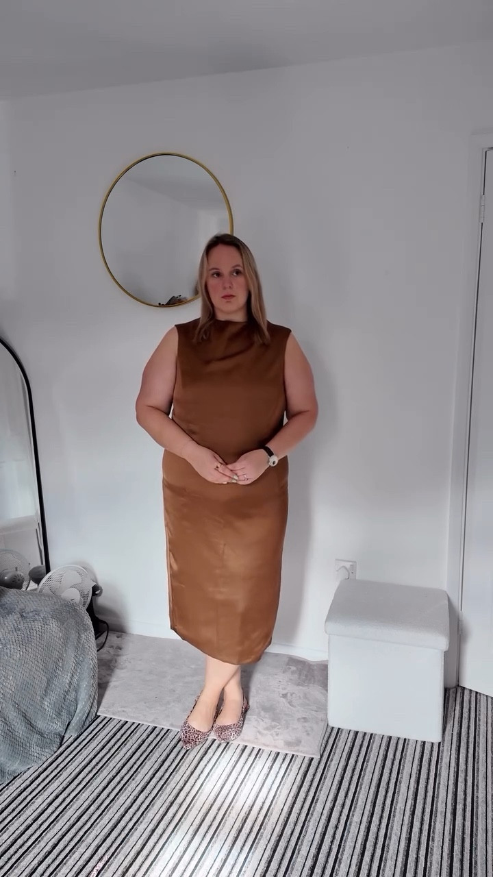 Day 17 of 31 autumn outfits and this one is giving boss energy meets autumn chic
Which emoji describes this look best? ✨

#31daysofautumnstyle #autumnoutfitideas #plussizefashionuk #hmxme #autumnootd #autumnworkwear

#LTKuk #LTKworkwear #LTKautumn