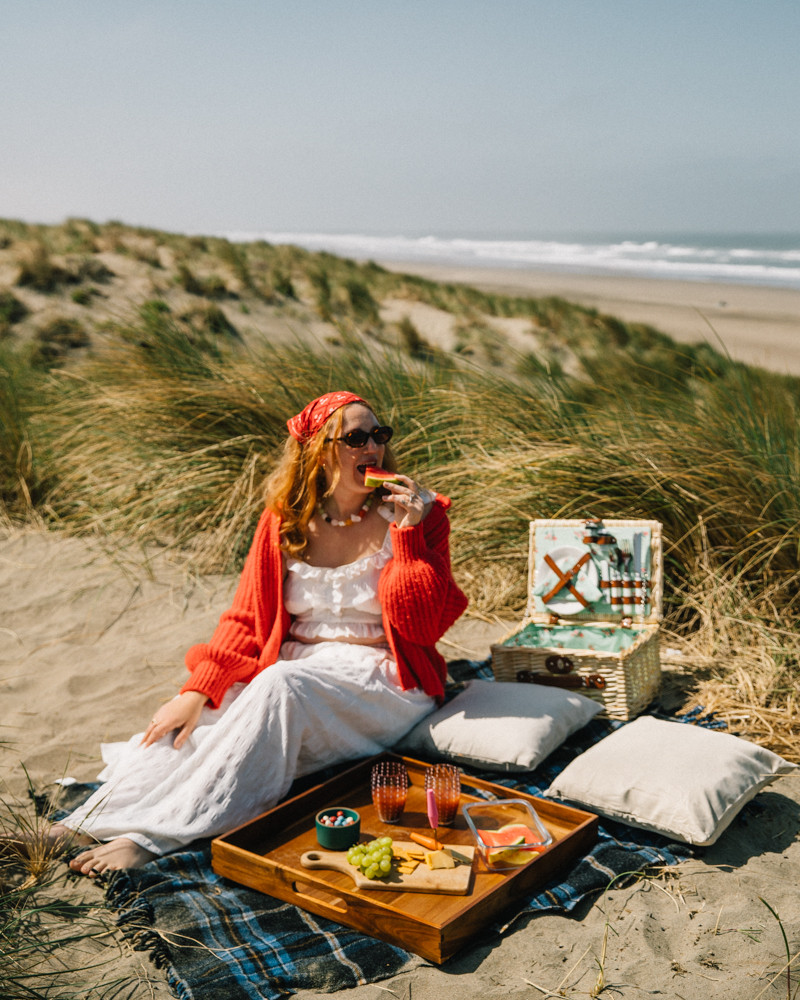  
#AD When my backyard is the beach, I can’t resist a picnic with all my latest @wayfair finds from their Memorial Day Clearance! Get the hottest items for summer up to 70% off, plus free shipping on orders over $35! For a limited time only. 

#wayfairpartner #wayfair #memorialday #sale #picnic

 