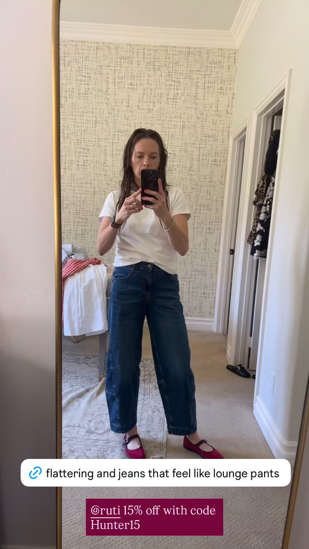 Cool hit style, Carolyn Bessette style, clean 90s style, 90 girl aesthetic, 1990s style, barrel jeans, Work jeans, travel jeans @Ruti 15% off with code Hunter15

#LTKOver40 #LTKootd #LTKWorkwear