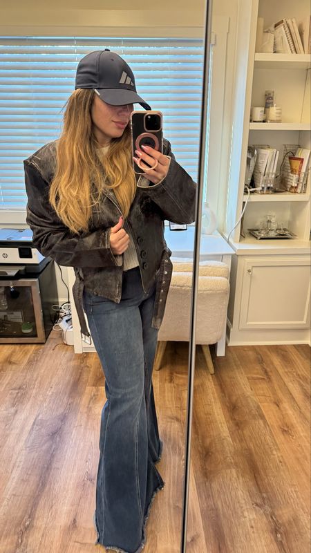 On my way to the Jennifer Hudson Show but wanted to show you guys two new amazing pieces I got as fashion obviously comes first 😍 I’m obsessed with my new bootcut jeans from Alice + Olivia as well as my new Jean jacket from Revolve and how versatile both pieces are. Comment below if you’d like more info on fit and/or sizing 💙

#LTKworkwear #LTKSeasonal #LTKstyletip