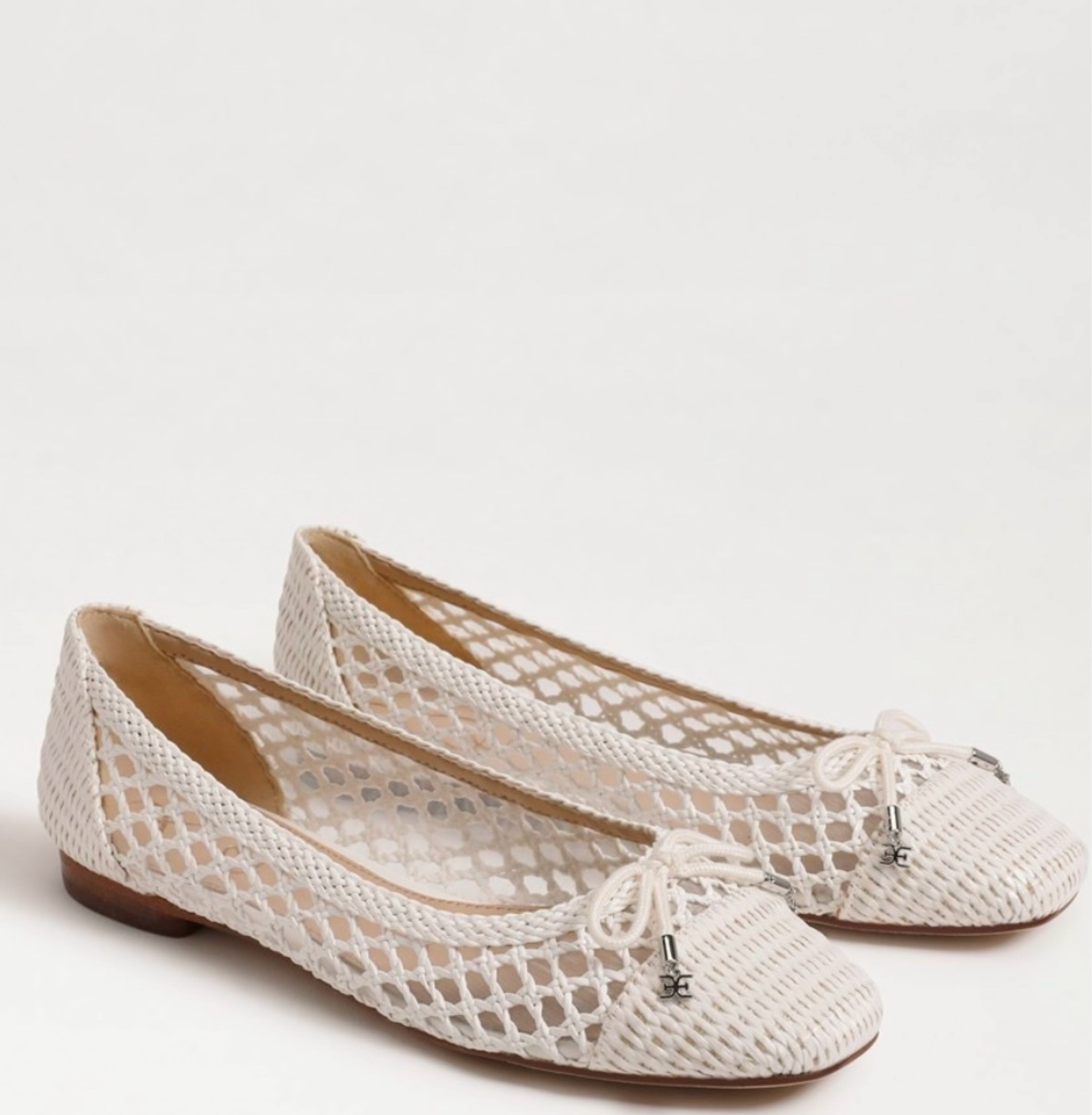 Sam Edelman May ballet flat in white

#LTKSeasonal #LTKFindsUnder100 #LTKSaleAlert