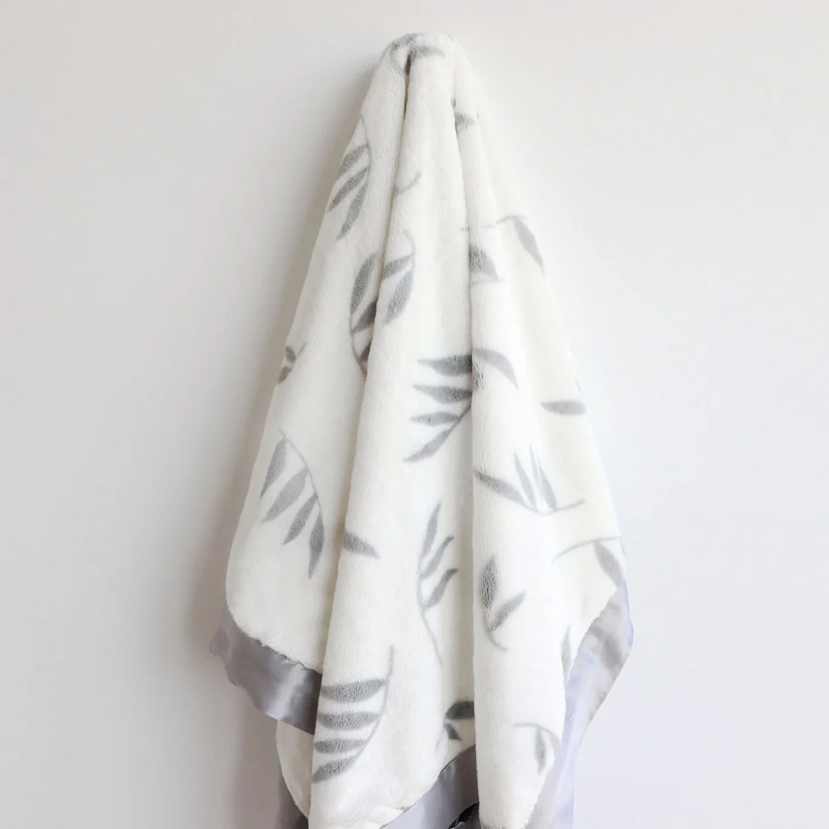 Luxe™ Willow Eucalyptus Throw | Little Giraffe