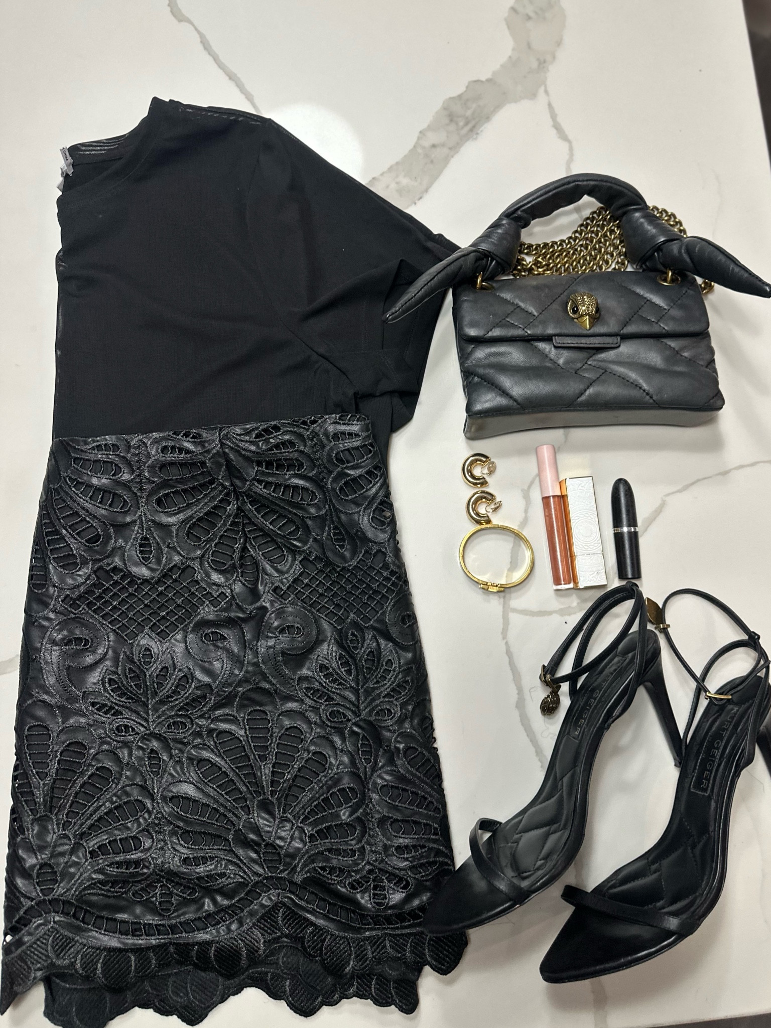 📌Girl’s Night🖤 🥂⚜️🥂 💫🖤
——
📌It’s slowly feeling like Fall, here in #Cola, but some nights still feel like summer ✨ For the nights that do, this fit is perfect —- mesh top + leather mini skirt + heels =  perfection. ✨For the nights that don’t, throw on a lightweight jacket! 
——
📌 Pro Tip: a mesh jacket or scuba jacket are the perfect sexy topper for this #nightoutlook
——
📌My skirt is s/o but I tagged a perfect alternative & ive tagged all the extra details.👌🏽✨🥂🖤
Top: @goodamerican
Skirt: @hm
Heels + bag: @kurtgeiger

#LTKStyleTip #LTKMidsize #LTKShoeCrush