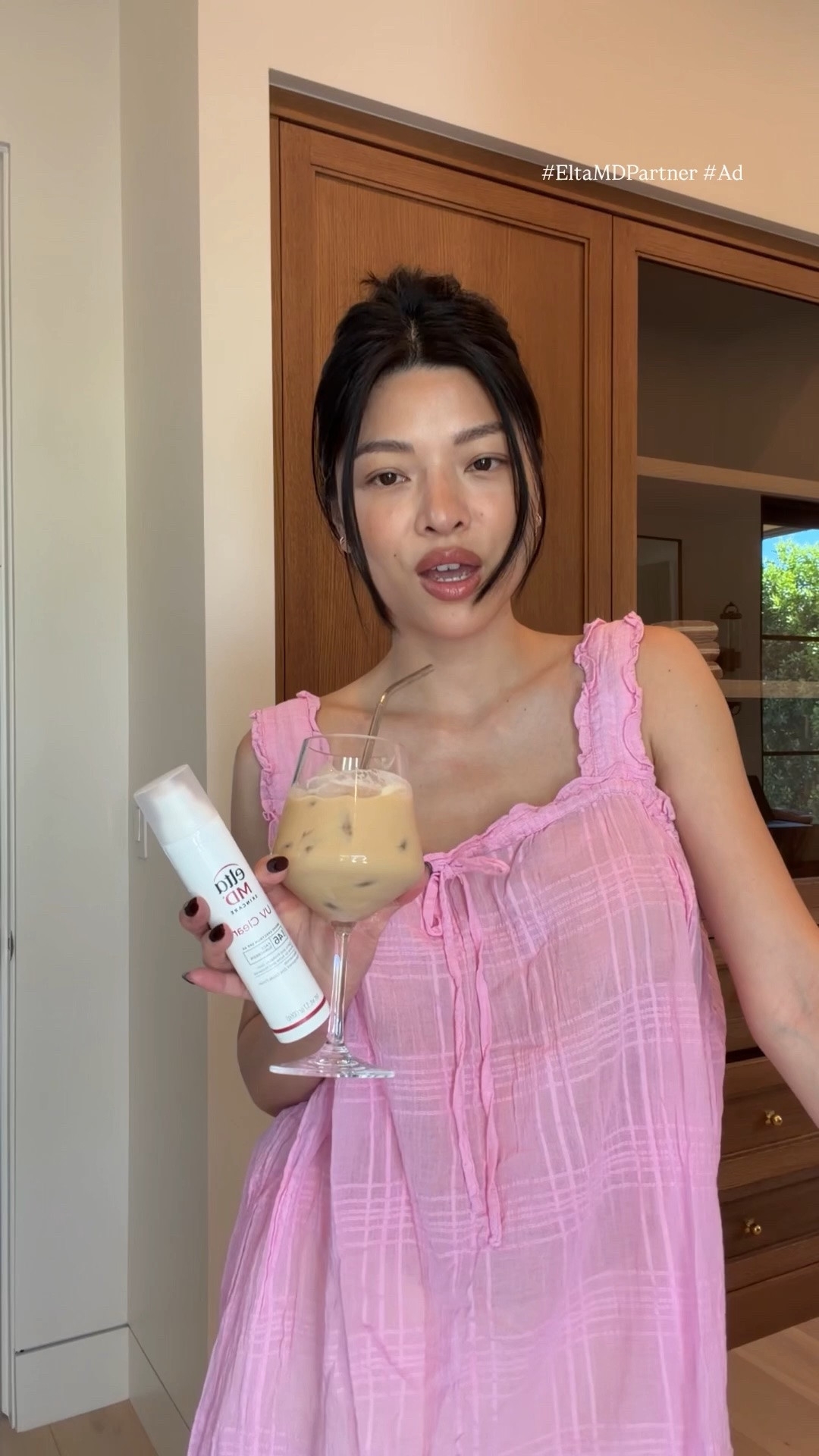 I make SPF a habit by adding it to my everyday skincare routine. Its the last step but the most important step to prevent premature aging and protect against sun damage! @eltamdskincare #EltaMDPartner 


#SkinTok #Beautyhacks #acnesafe #acneproneskin #skincareroutine #DermRecommended #HolyGrailSPF